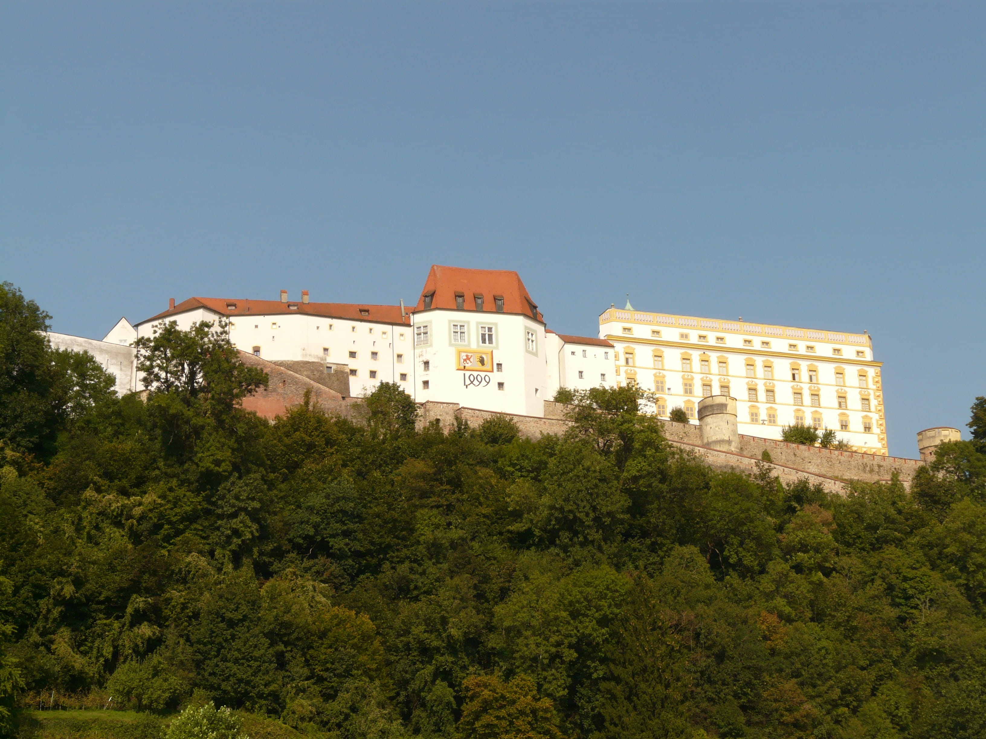 architecture, Castle, copy space, building, clear sky, outdoors, travel, building exterior, city museum, green color, Passau, history, nature, growth, tree, HD Wallpaper