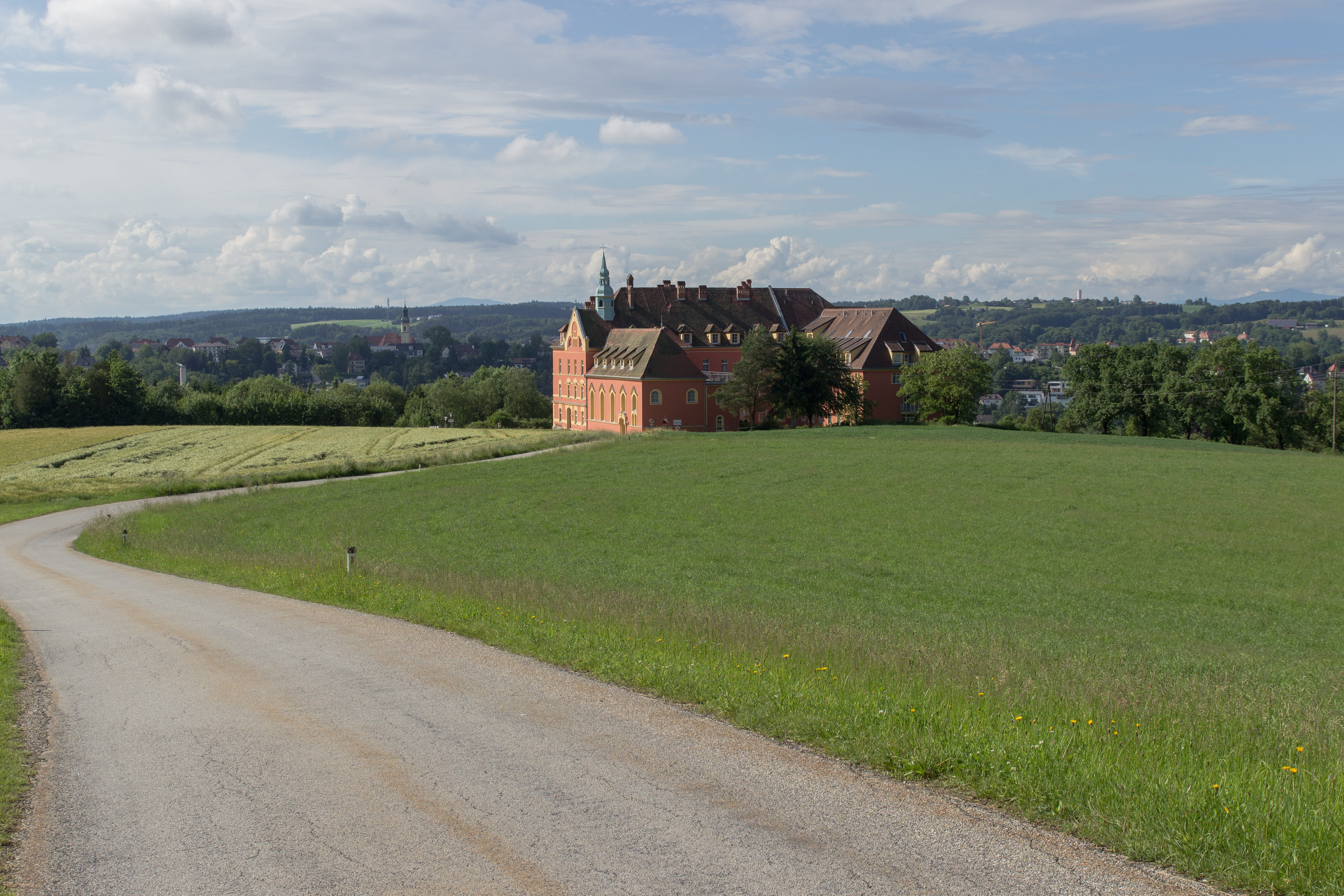 road, 5K, summer, beauty in nature, land, green color, passau, cloud - sky, scenics - nature, no people, landscape, architecture, nature, plant, building, HD Wallpaper