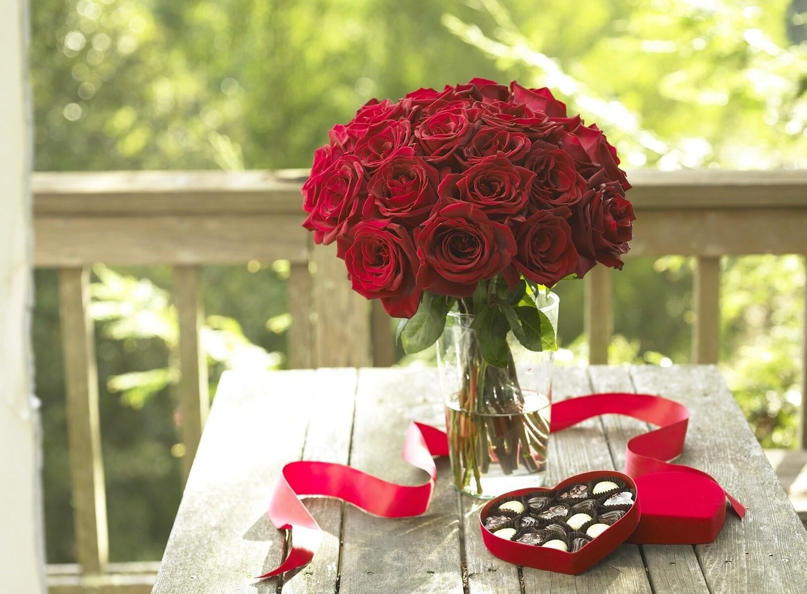 elegance, fragility, ribbon, petal, red, plant, flower arrangement, wood - Material, summer, romance, candy, leaf, pink Color, freshness, wedding, bouquet, HD Wallpaper