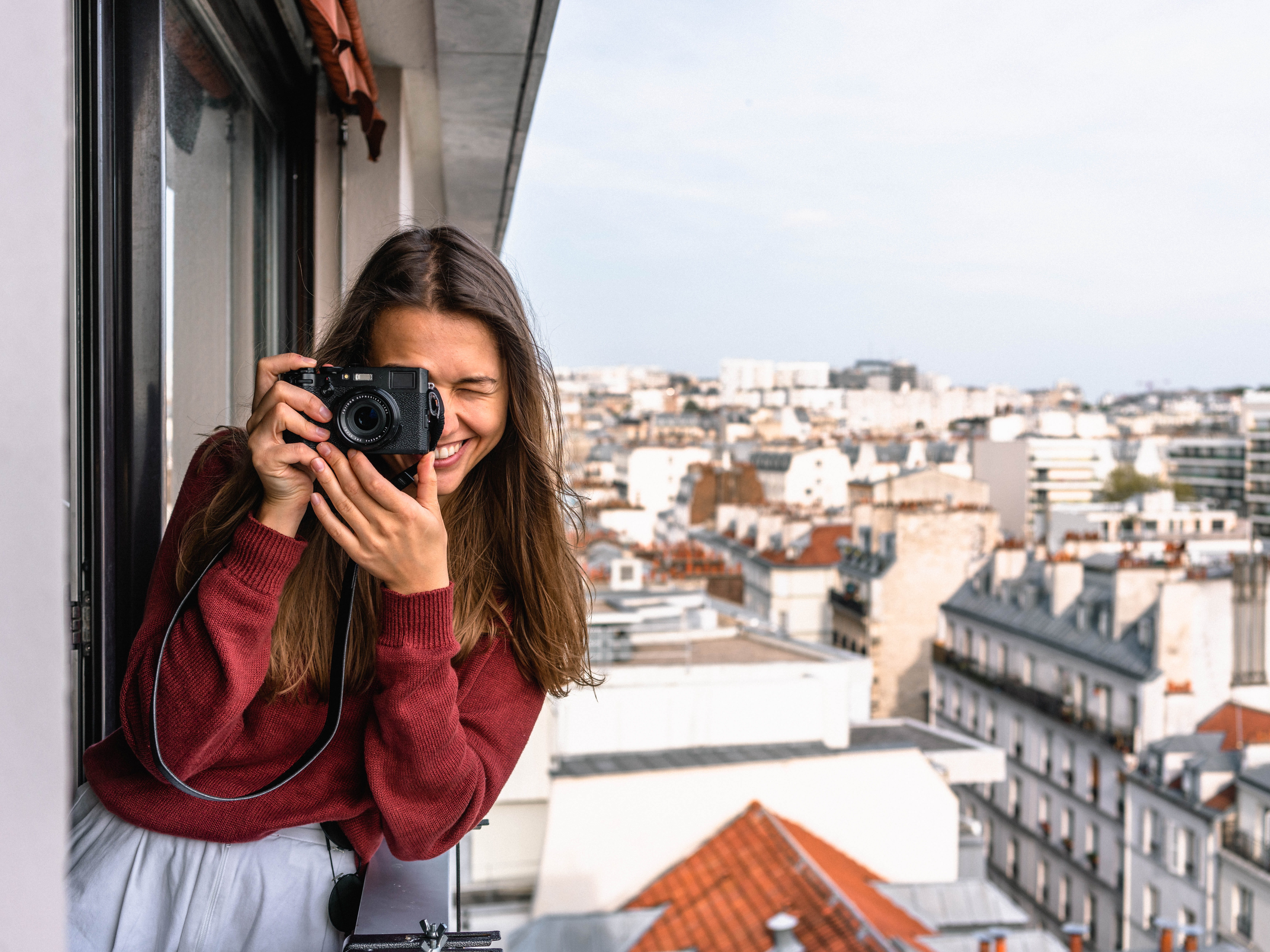 cityscape, tourism, windows, architecture, veranda, portrait, sightseeing, digital camera, young adult, woman, exterior, built structure, hairstyle, daylight, HD Wallpaper