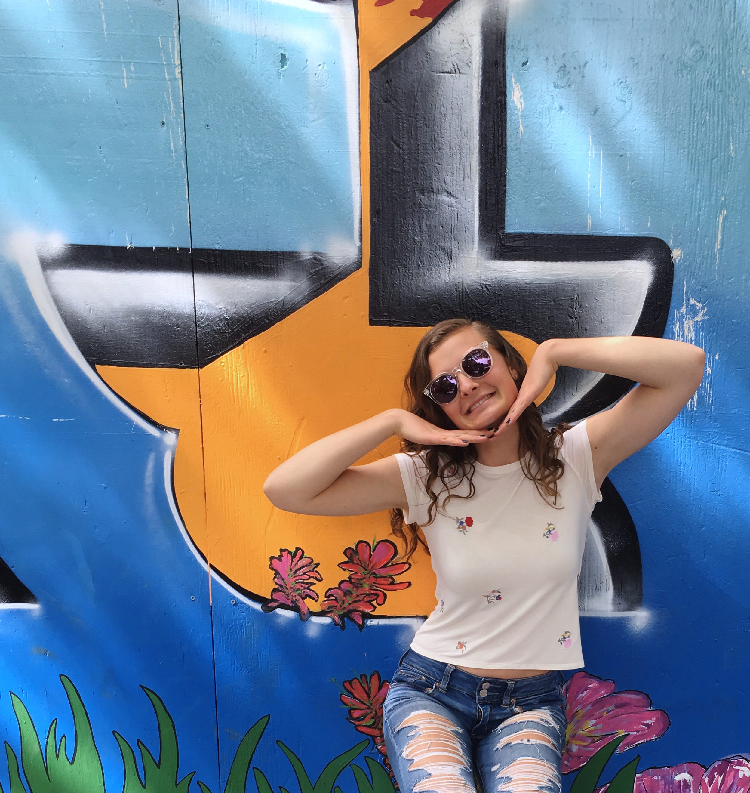 leisure activity, united states, fashion, real people, 2K, wall - building feature, lifestyles, glasses, street, bozeman, women, hairstyle, young adult, Phone HD Wallpaper