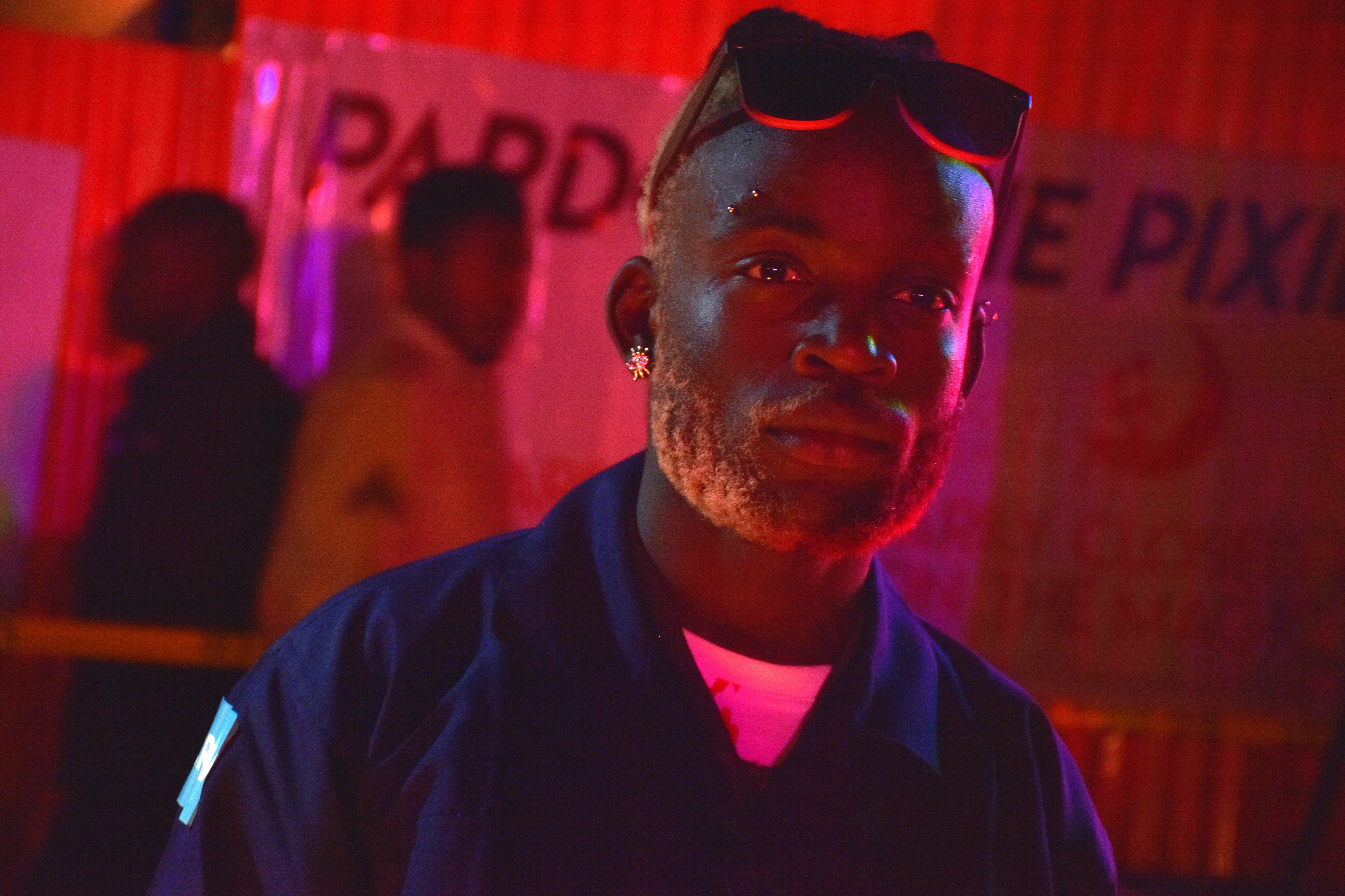 blue, room, casual clothing, outdoorchallenge, nightclub, hip hop, red, nightlife, man, one person, lighted, wearing, shades, model, shirt, recreation, HD Wallpaper