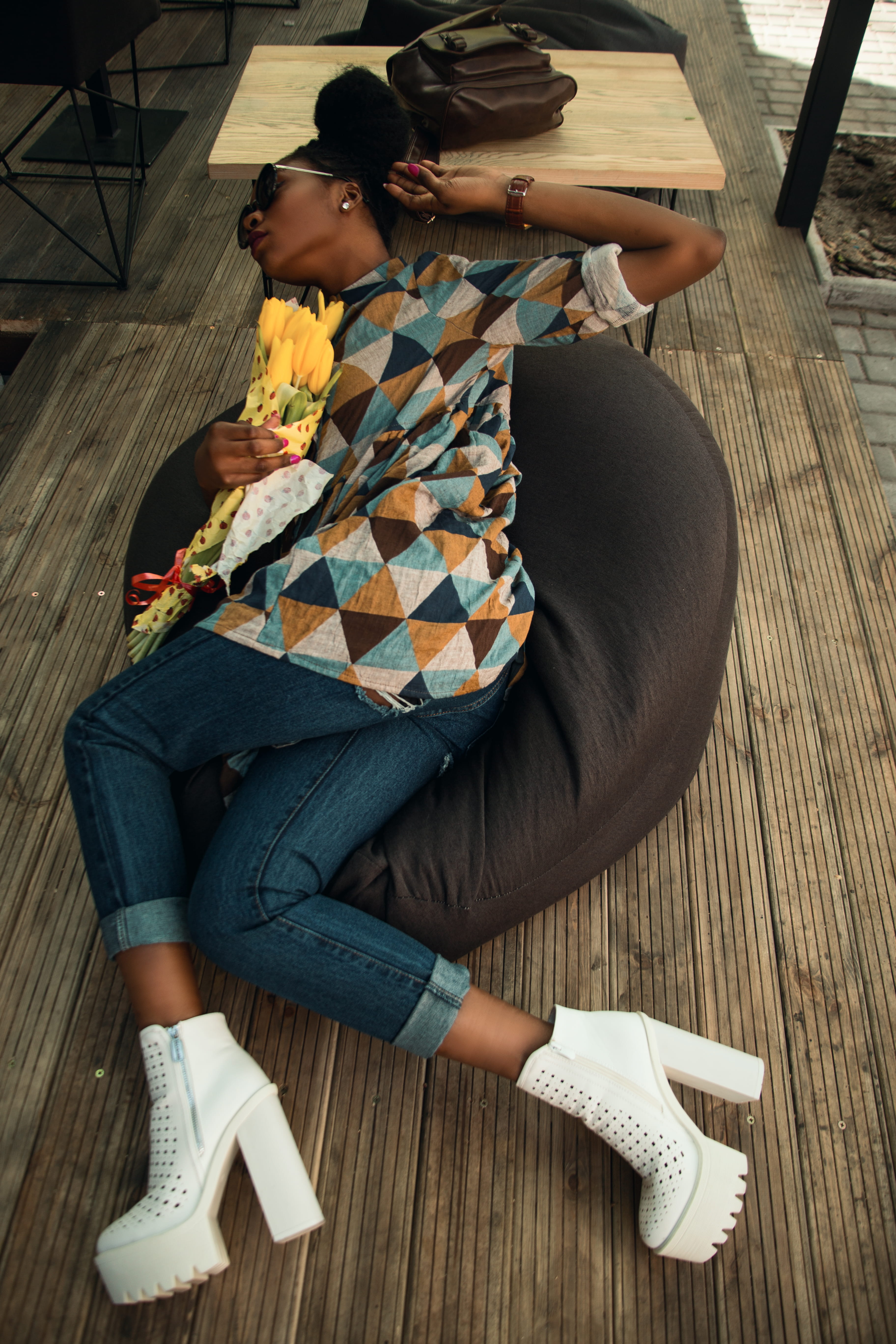 high angle view, young men, bean, yellow, leisure activity, footwear, outdoor, outfit, multicolored, person, fashion, young girl, chairs, bag, female, adult, Phone HD Wallpaper