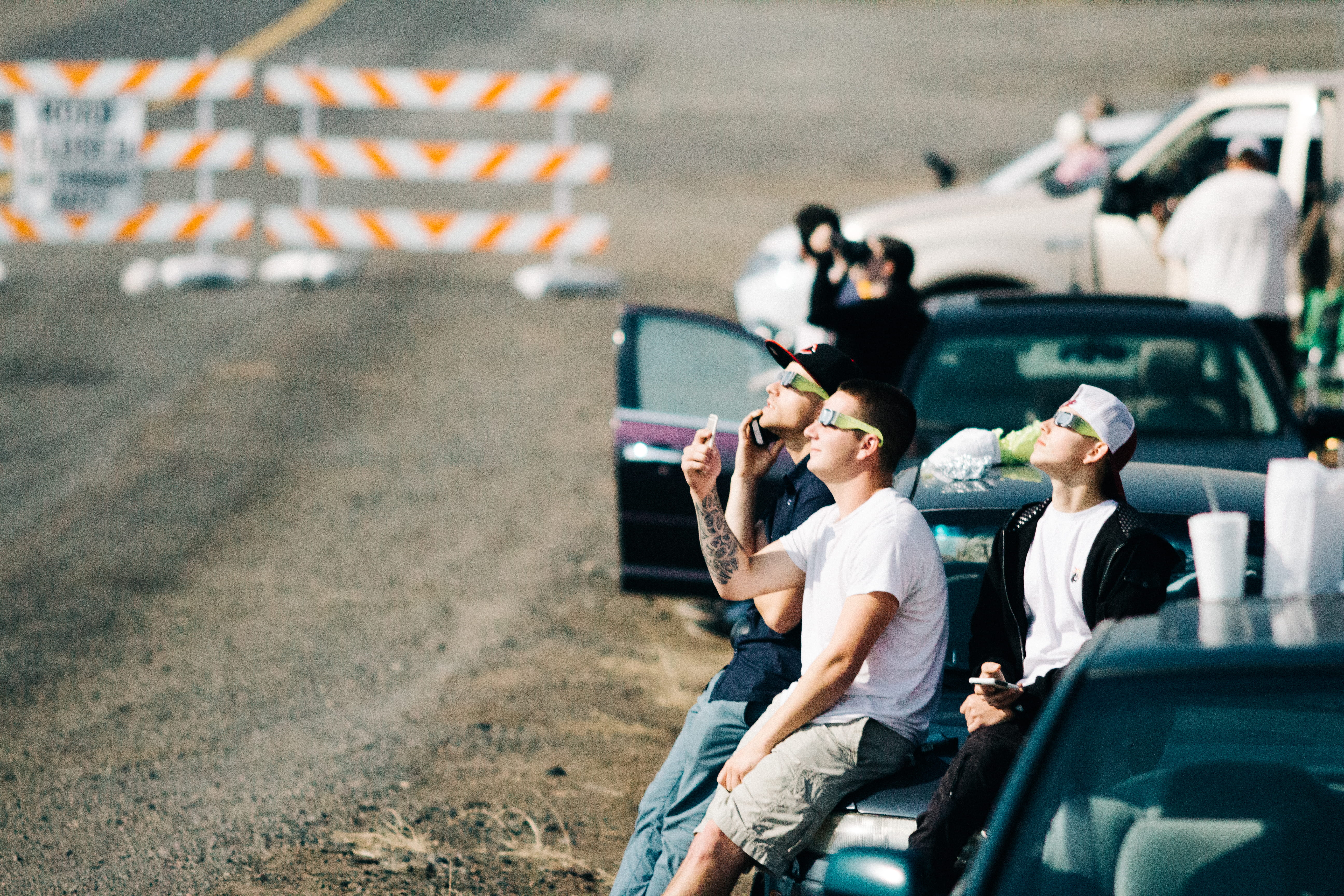city, car, viewing, mode of transportation, adult, daytime, wonder, oregon, 5K, group, eclipse, incidental people, watching, transportation, glasses, outdoors, HD Wallpaper