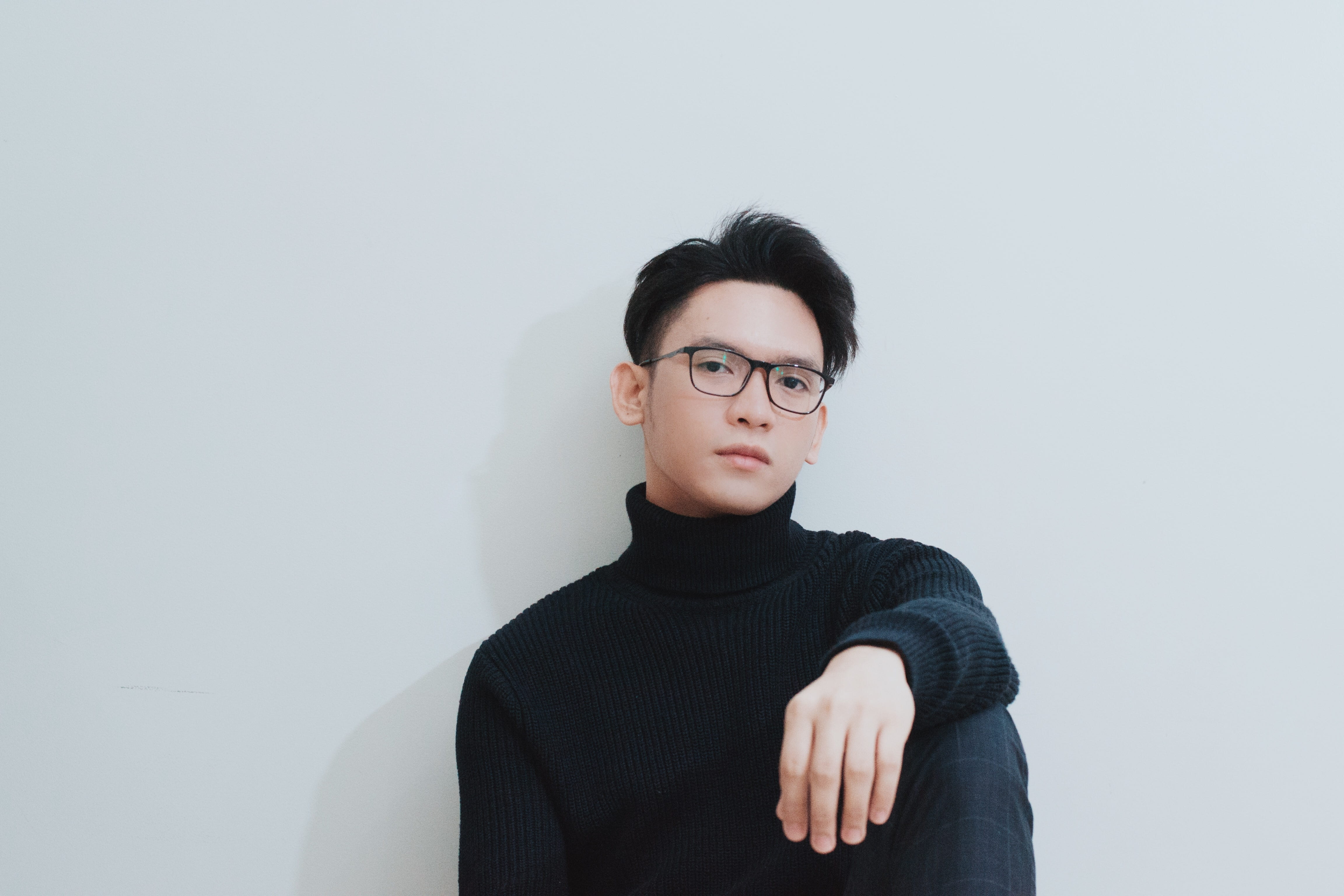 portrait, young adult, long, males, male, men, white background, front view, 4K, shirt, glasses, man, waist up, one person, wall, copy space, framed, black, HD Wallpaper