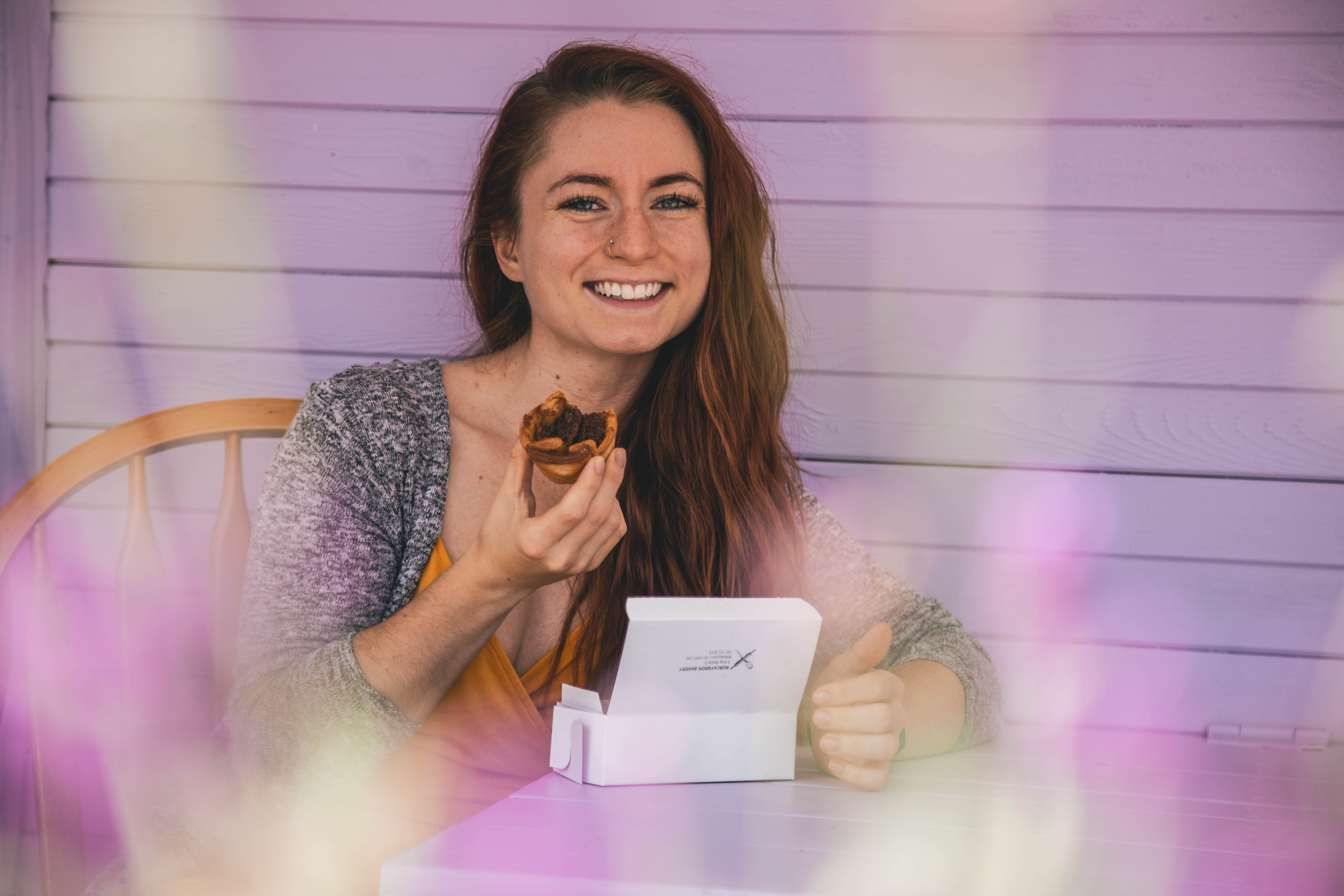 cafe, women, females, happy, outside, wireless Technology, cupcake, technology, female, holding, beauty, food, cheerful, pose, adult, internet, bakery, HD Wallpaper