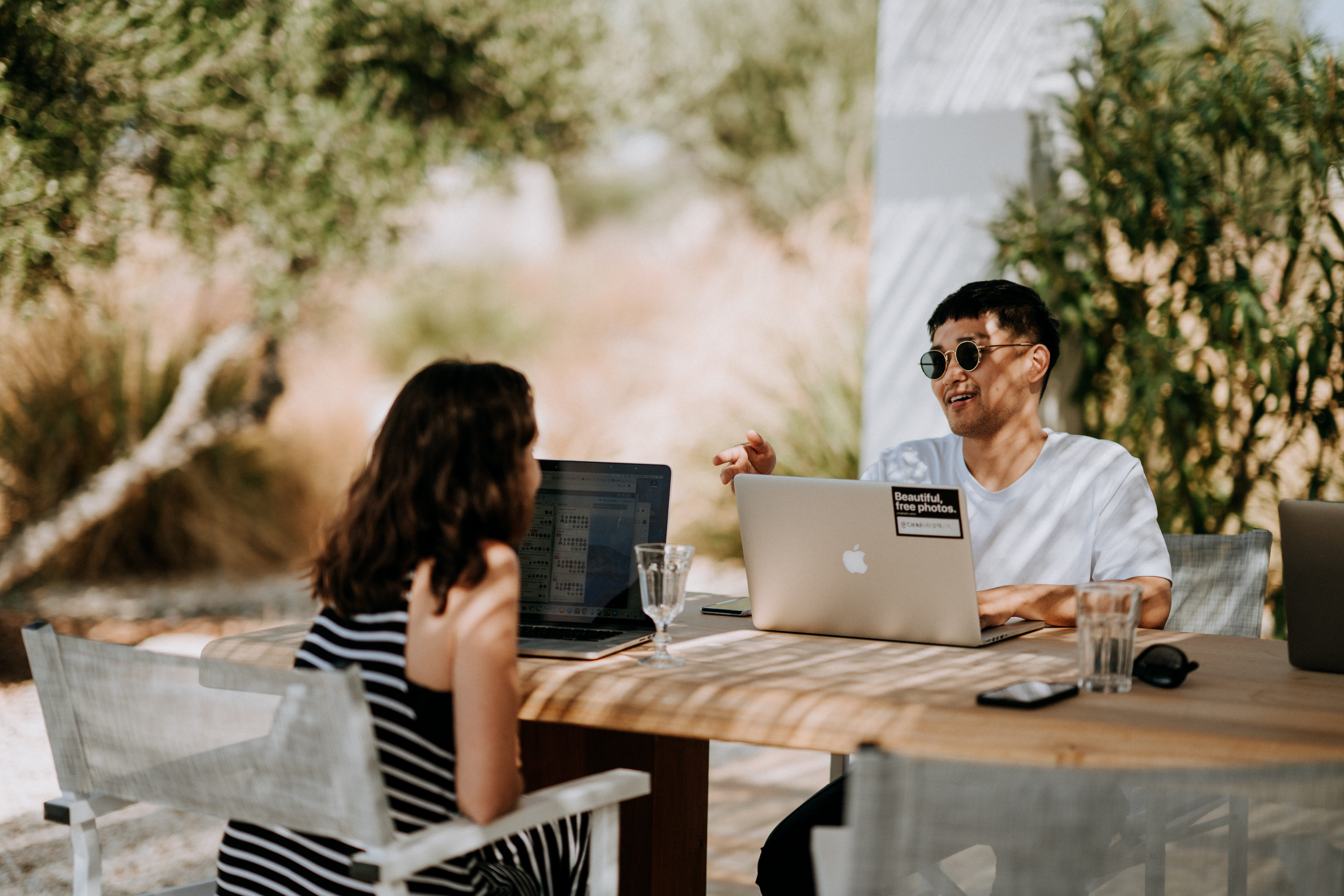 table, person, outdoors, casual clothing, adult, sunlight, young adult, technology, talk, seat, meeting, males, collborate, laptop, two people, sitting, HD Wallpaper