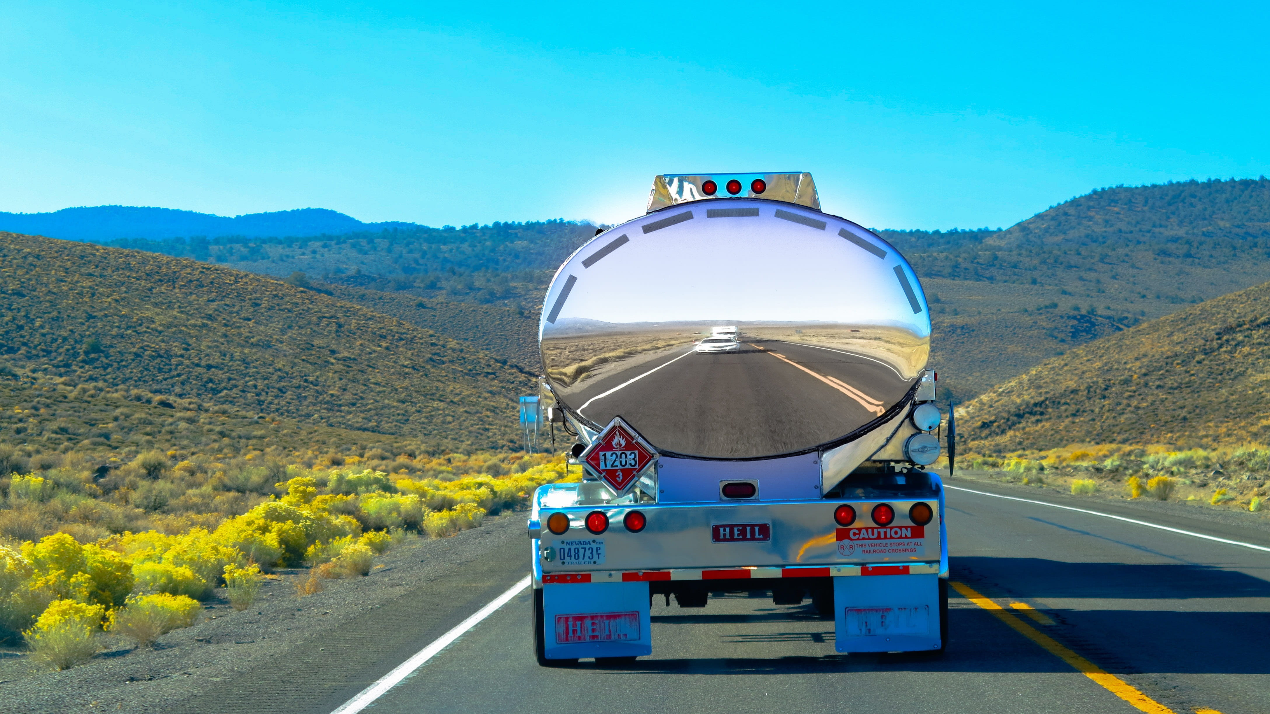 communication, highway, the way forward, no people, land vehicle, direction, usa, 4K, outdoors, city, sand, tanker, chrome, road marking, street, trailer, HD Wallpaper