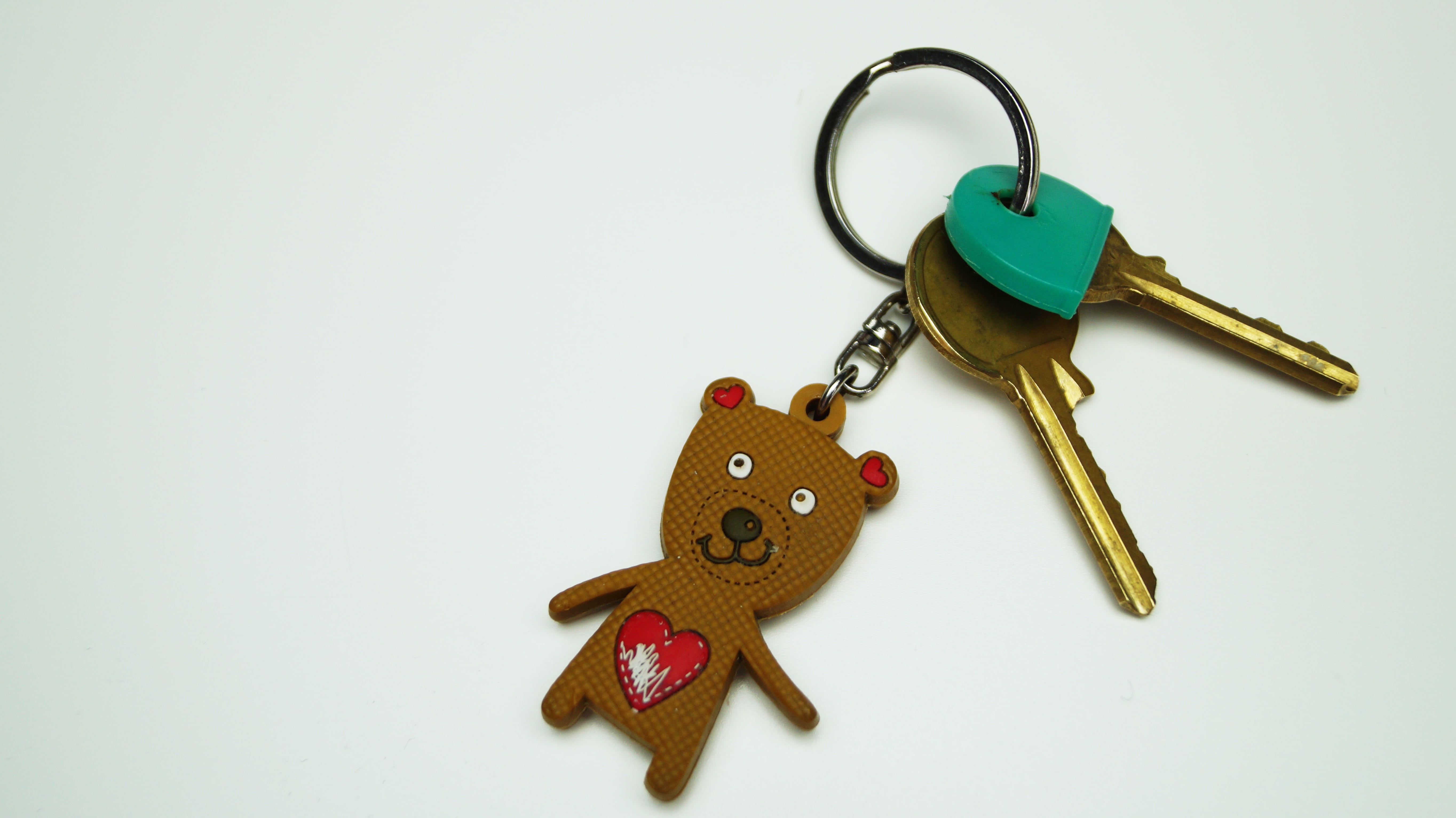 no people, brown, clip, indoors, key, close-up, fob, copy space, single object, teddy, key Ring, metal, 5K, bear, keys, art and craft, still life, happy, HD Wallpaper