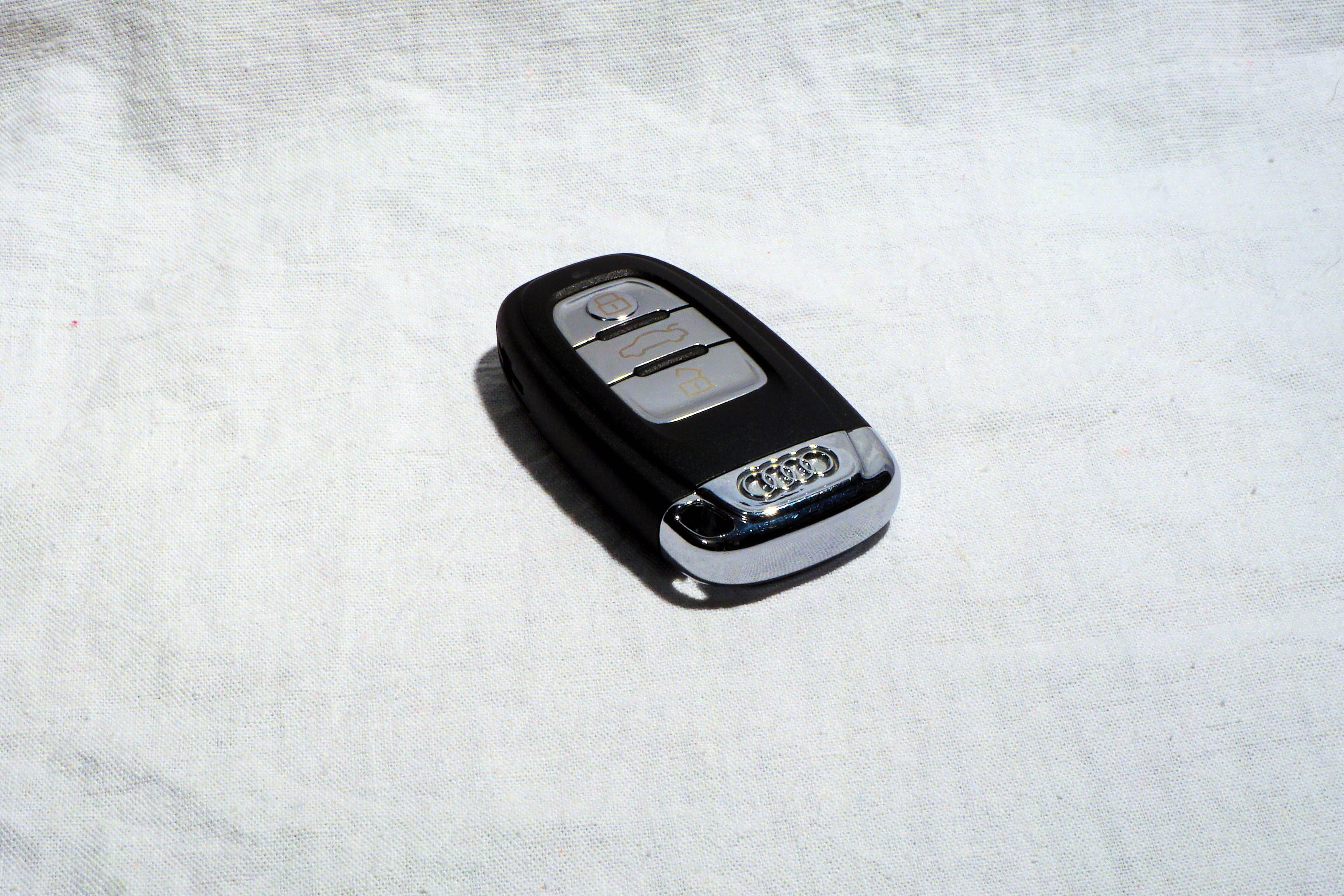 studio shot, open, wireless technology, Open Door, fob, vehicle, still life, 2K, day, connection, pkw, close-up, black, control, push button, no people, HD Wallpaper