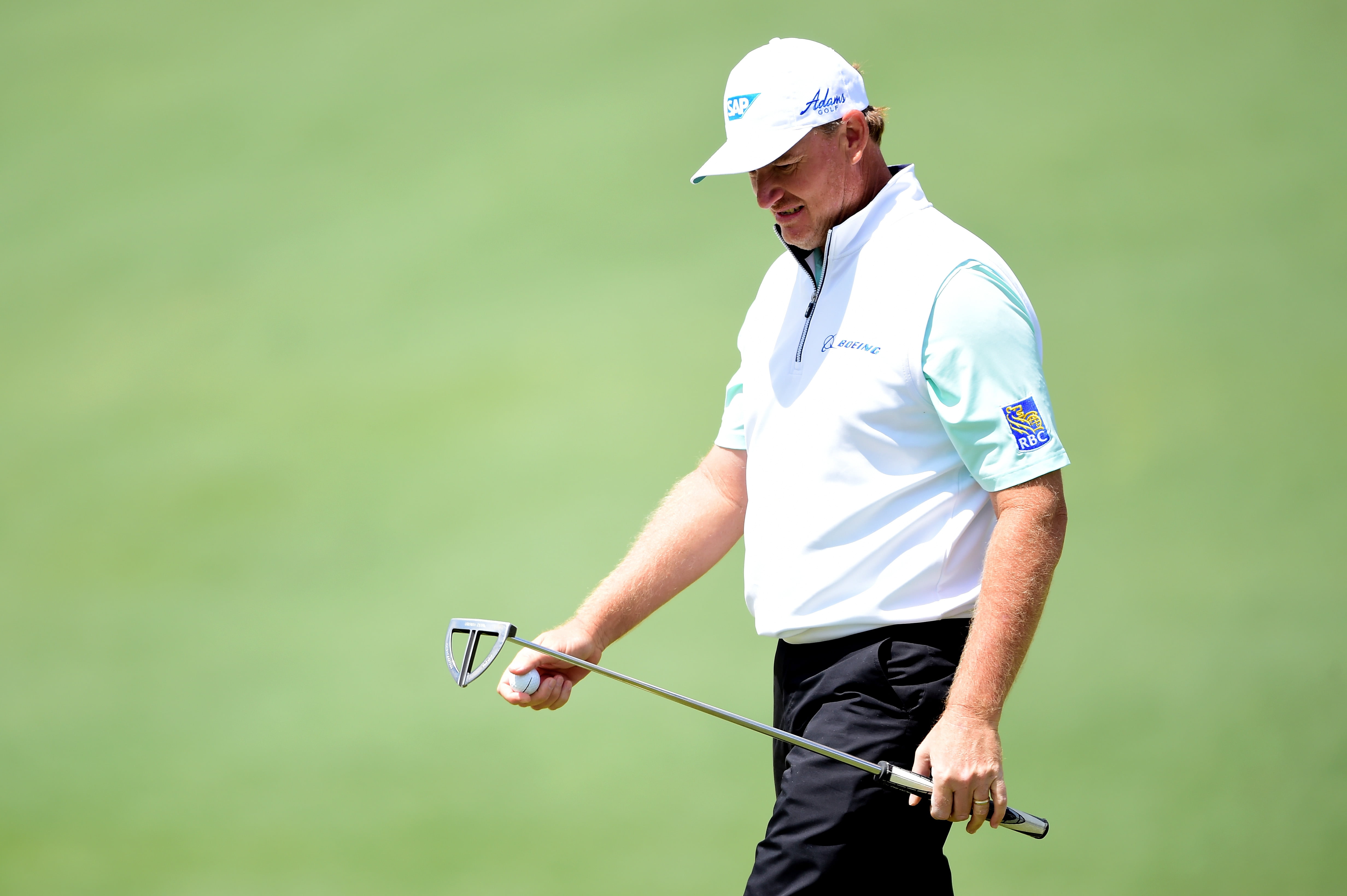 one Person, adults Only, ernie els, hobbies, portrait, casual clothing, ball, white, cap, shirt, sportsman, tennis, holding, golfer, young Adult, golf Course, HD Wallpaper