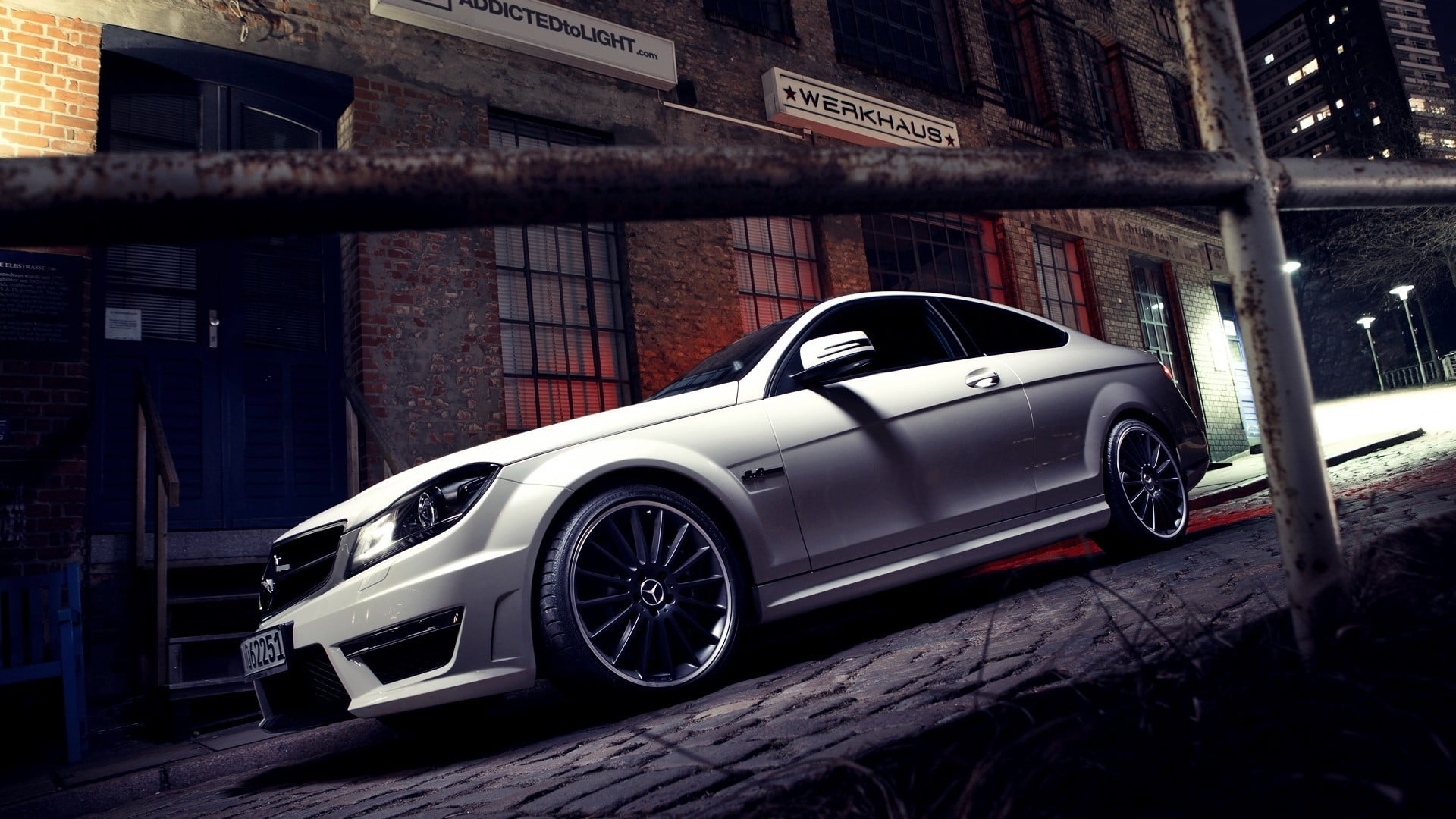 no people, motor vehicle, 1080P, architecture, outdoors, luxury, stationary, car, mode of transportation, garage, building, Mercedes-Benz, benz, mercedes, HD Wallpaper