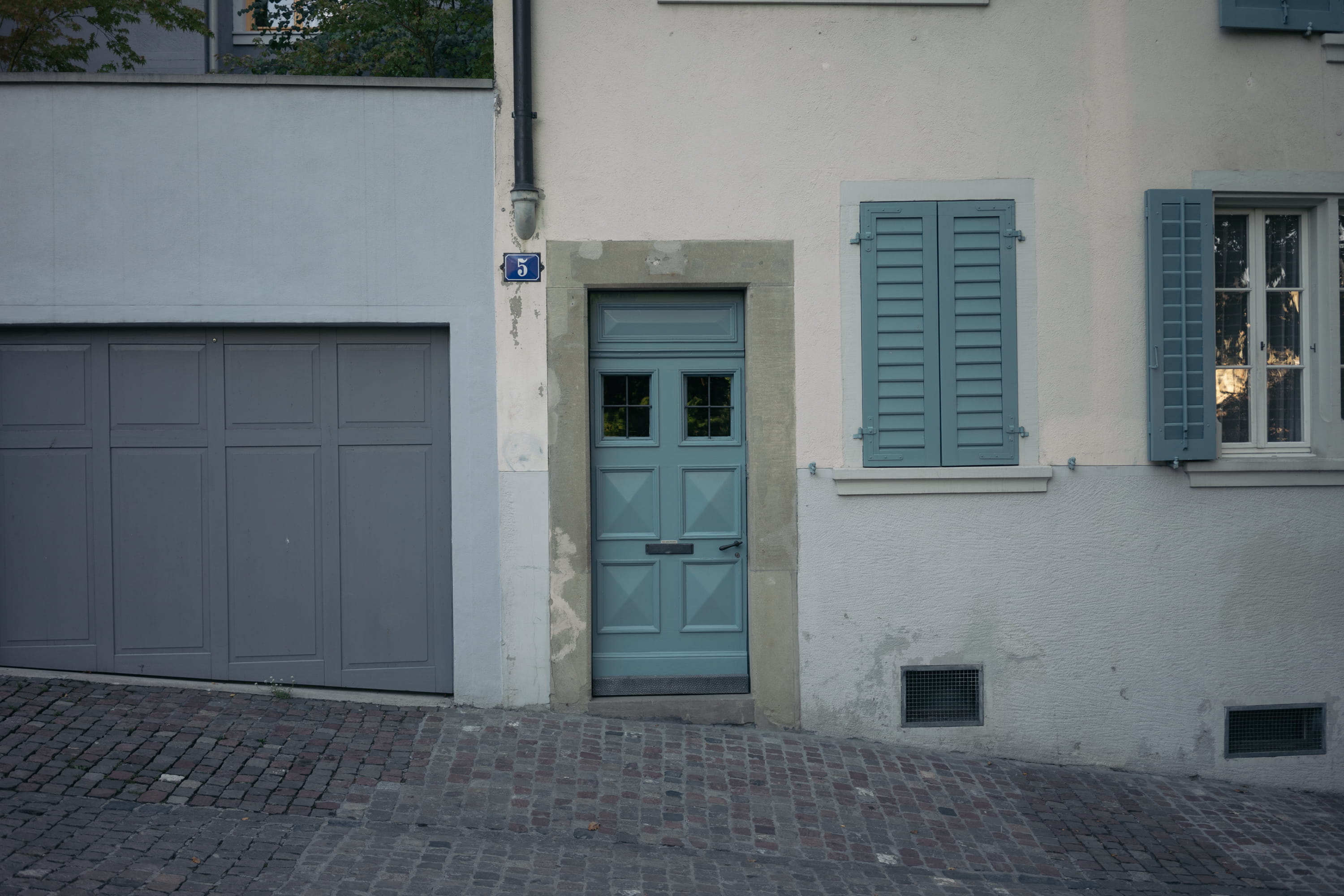 zürich, center, city, houe, garage, town, door, outdoors, entrance, suiza, security, no people, house, residential district, old, day, blue, cobblestone, HD Wallpaper