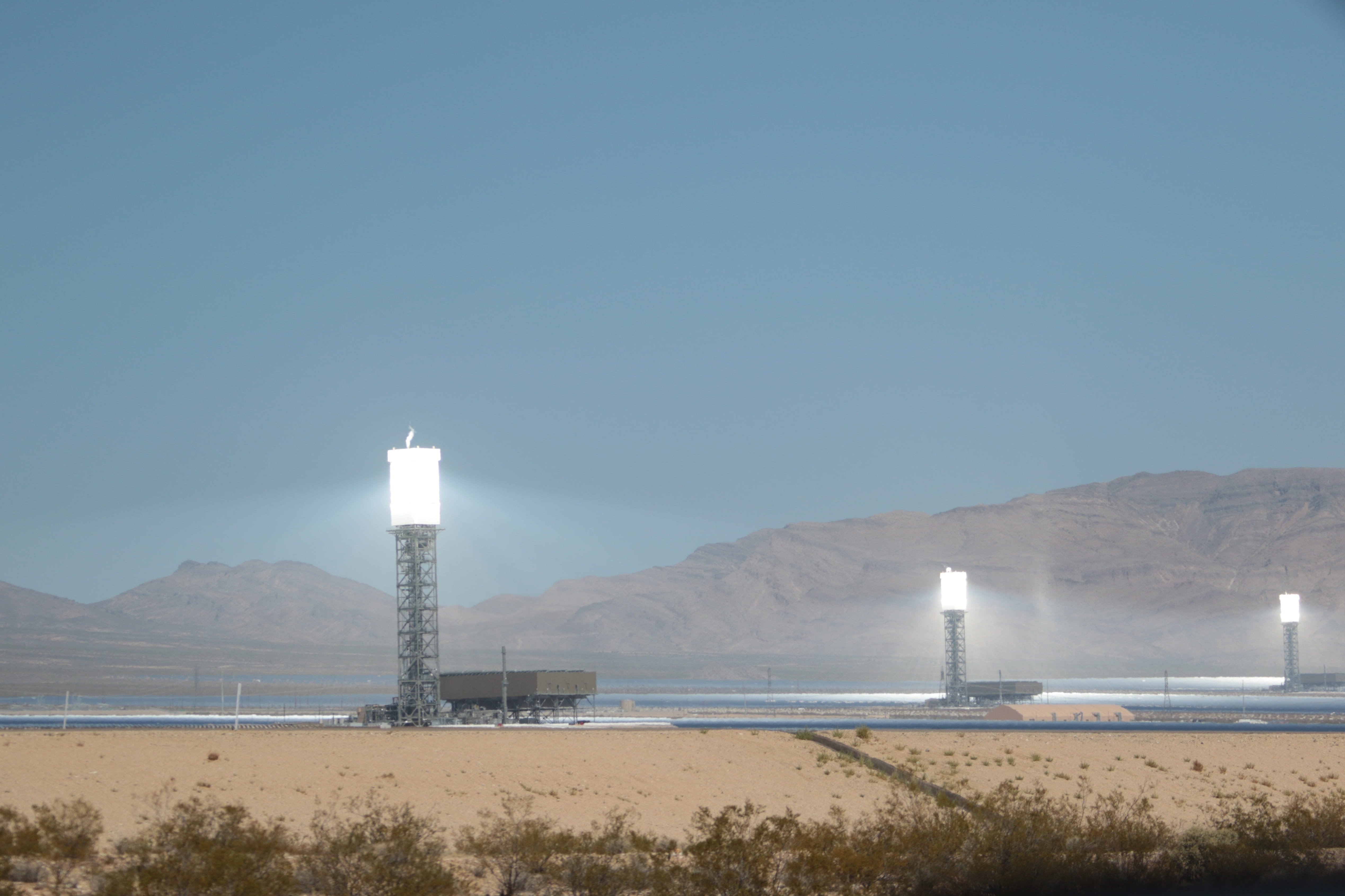 tower, land, desert, 4K, architecture, California, landscape, solar, outdoors, protection, no people, scenics - nature, industry, tranquility, beauty in nature, HD Wallpaper