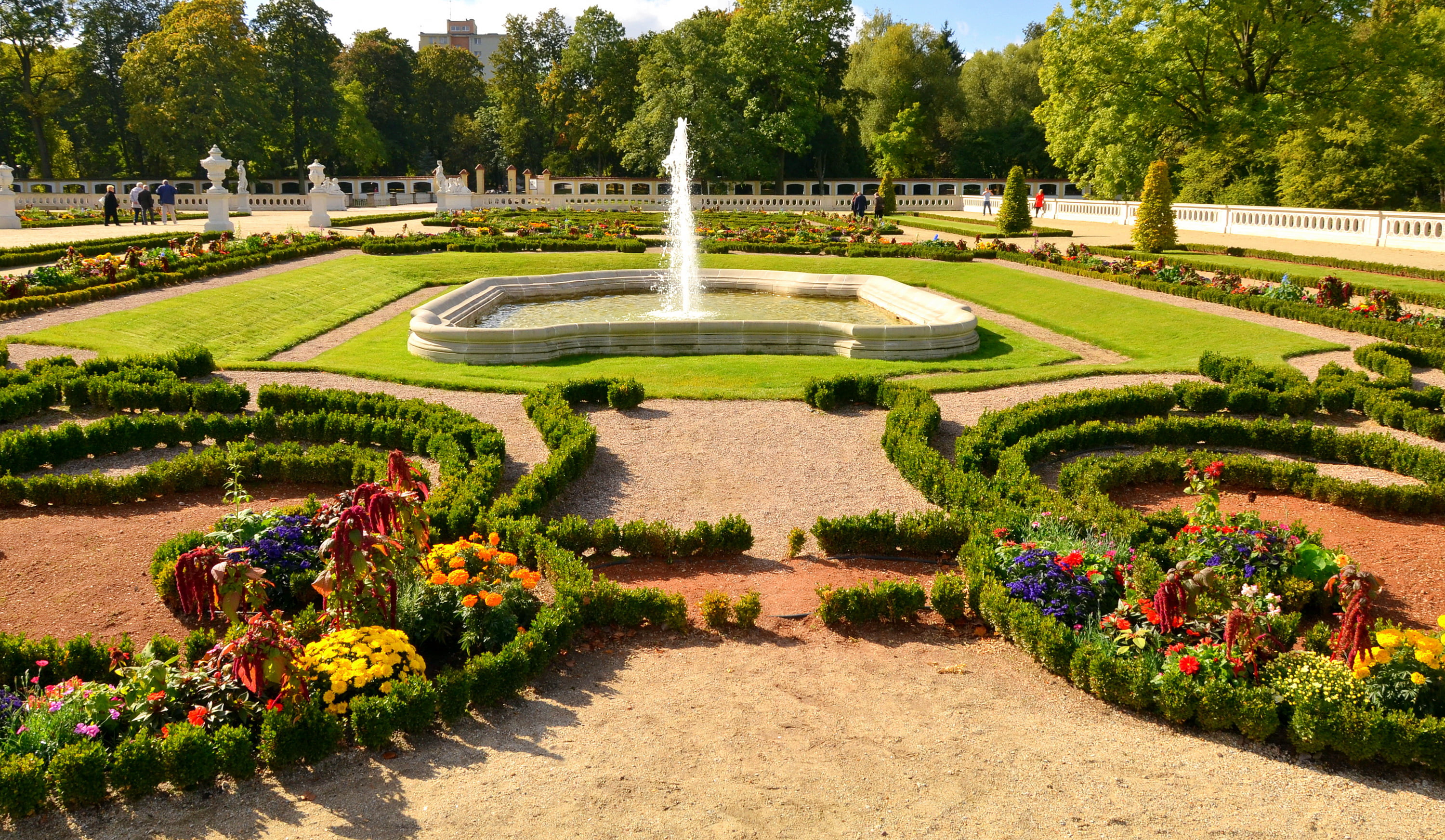 hedge, grass, formal garden, fountain, Poland, plant, flower, garden path, beauty in nature, day, pond, green color, Branicki Palace, tree, nature, trees, HD Wallpaper
