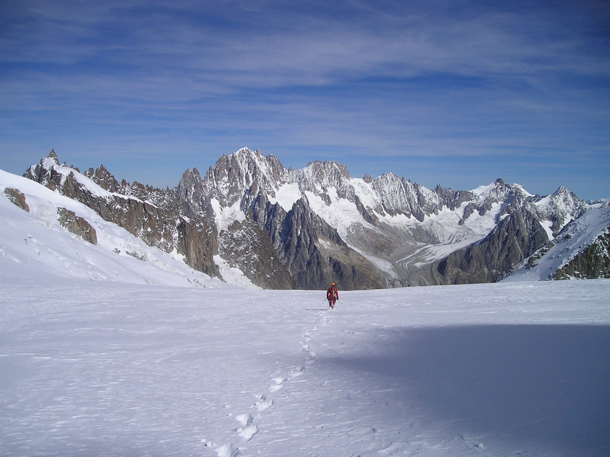 1080P, High, Mountains, real people, one person, mountain range, grandes jorasses, ski holiday, lifestyles, cold temperature, chamonix, sport, vacations, HD Wallpaper