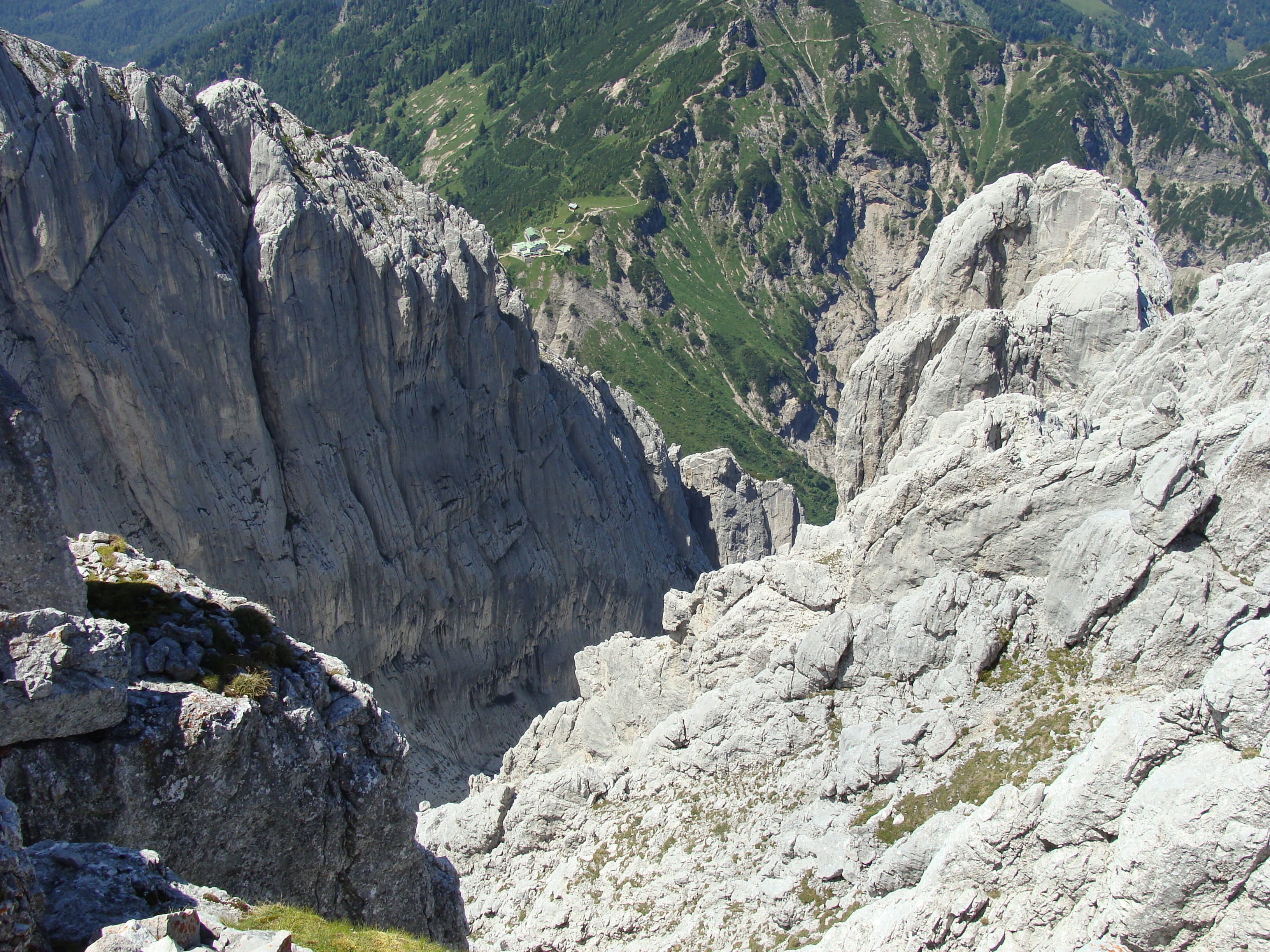 cliff, ragged, mountain peak, Mountain, no people, rock - object, solid, landscape, scenics - nature, physical geography, craggy, beauty in nature, formation, HD Wallpaper