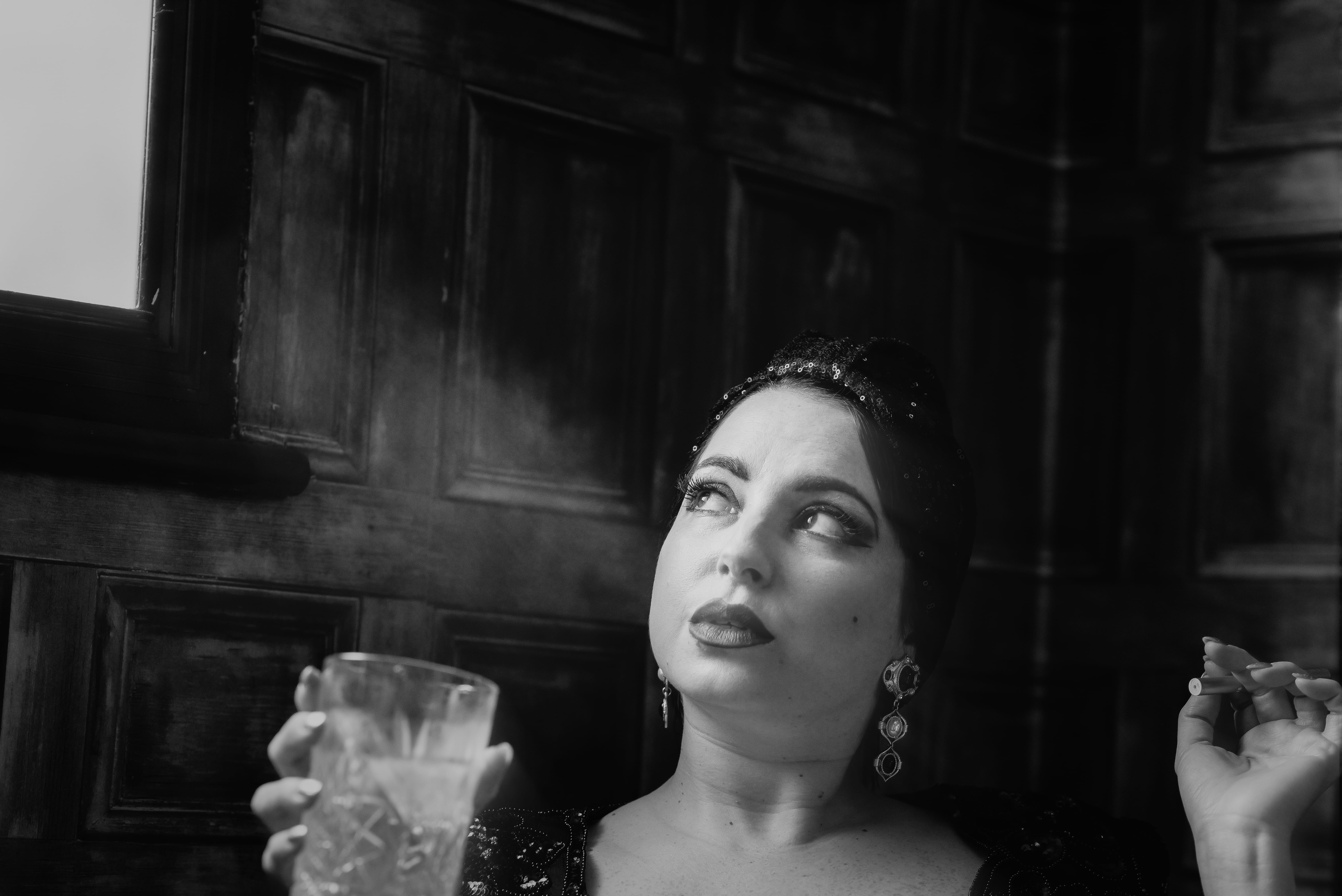contemplation, real people, 20, young women, women, classy, lady, headshot, young adult, food and drink, one person, drink, lifestyles, adult, drinking, HD Wallpaper