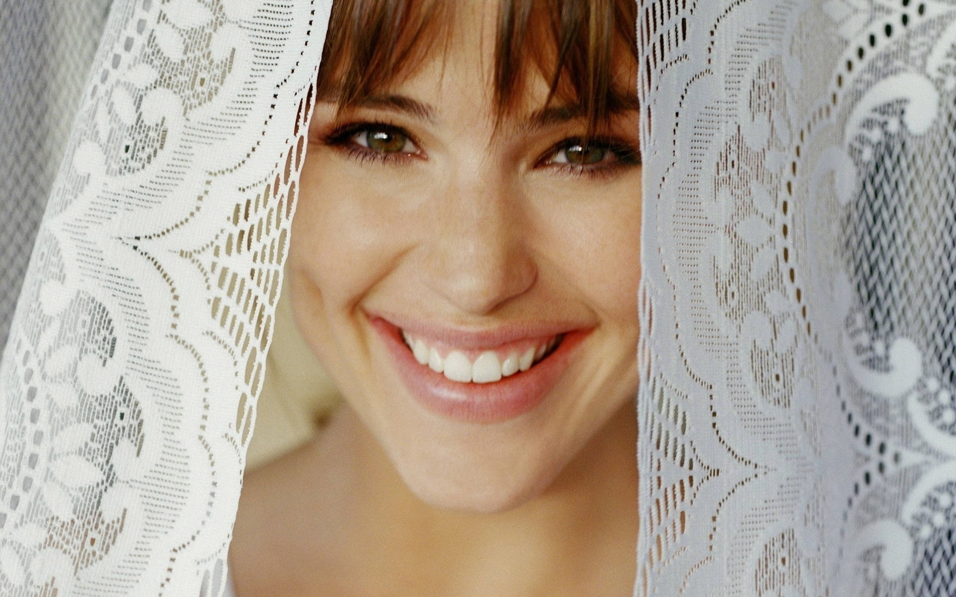actress, garner, curtains, star, smile, among, jennifer, gorgeous, 1080P, HD Wallpaper