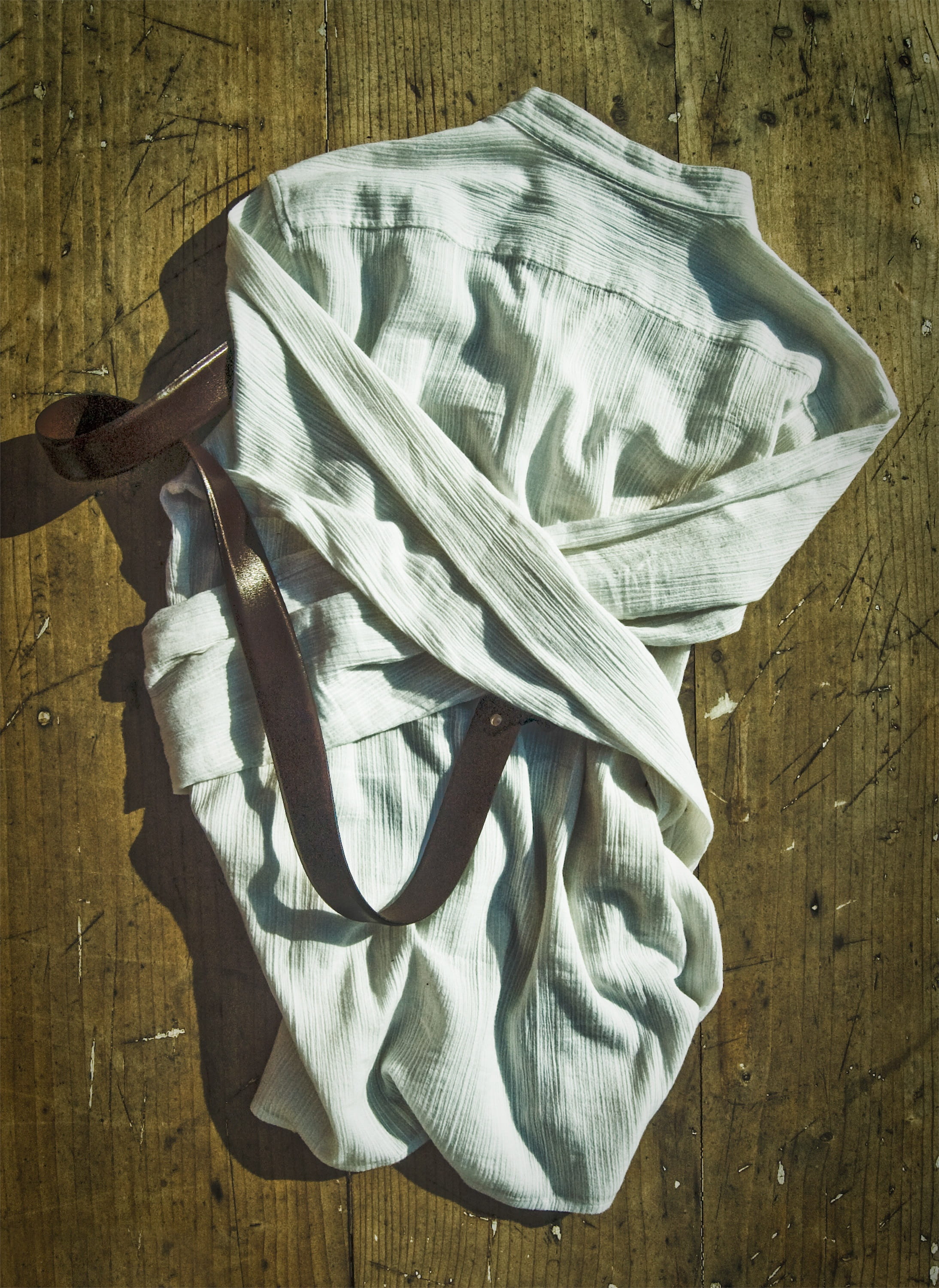 knife, close-up, polythene, indoors, pattern, 2K, dress, high angle view, white, white color, belt, elegant, fashion, shirt, linen, textile, design, paper, Phone HD Wallpaper