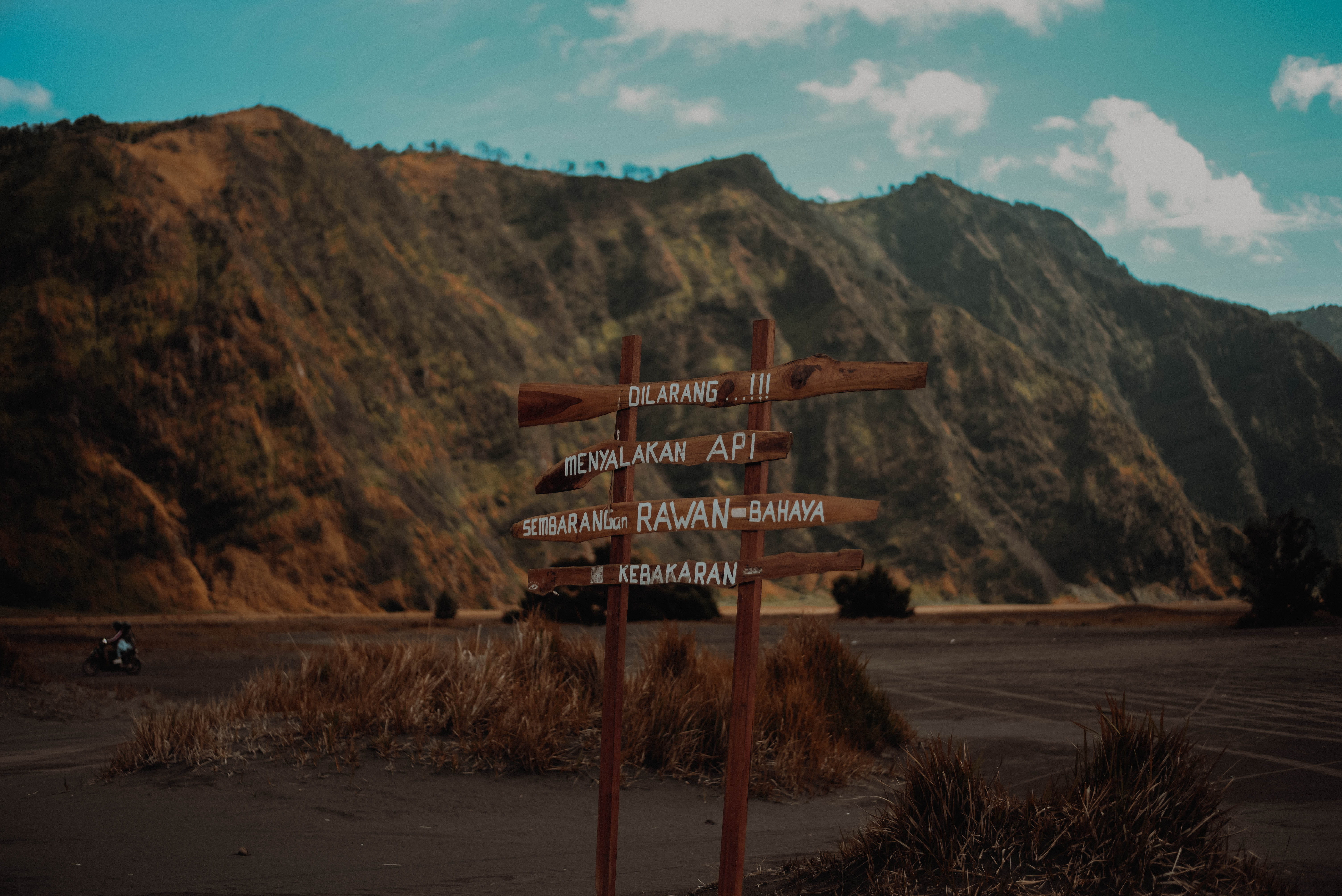 wooden, field, nature, text, mount bromo, outdoors, signage, scenics - nature, road, wood, gravel, land, water, monastery, 5K, beauty in nature, information sign, HD Wallpaper