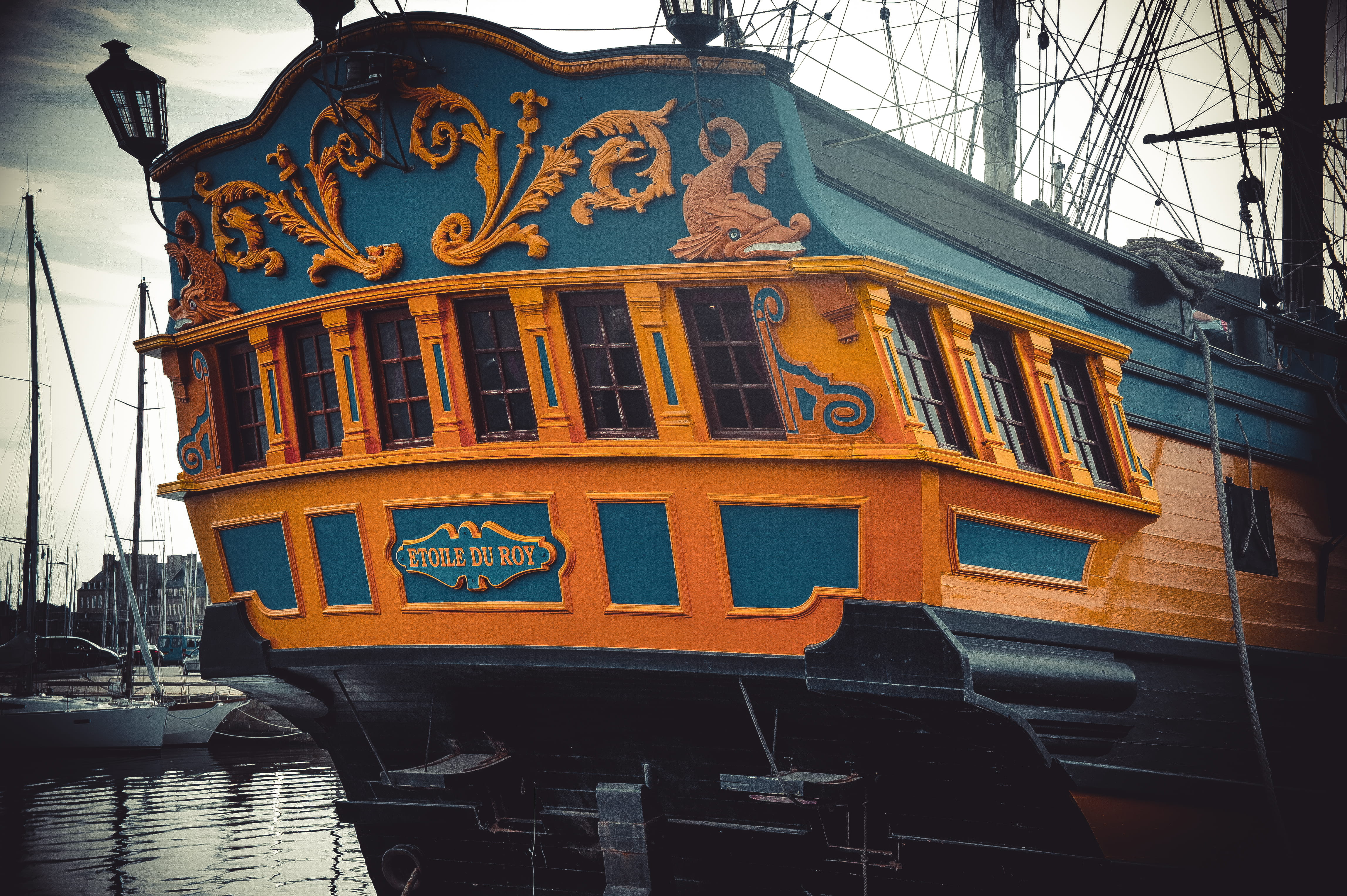 pirates, transportation, nature, outdoors, sea, day, no people, western script, yellow, etoile du roy, ship, communication, building exterior, arts culture and entertainment, HD Wallpaper