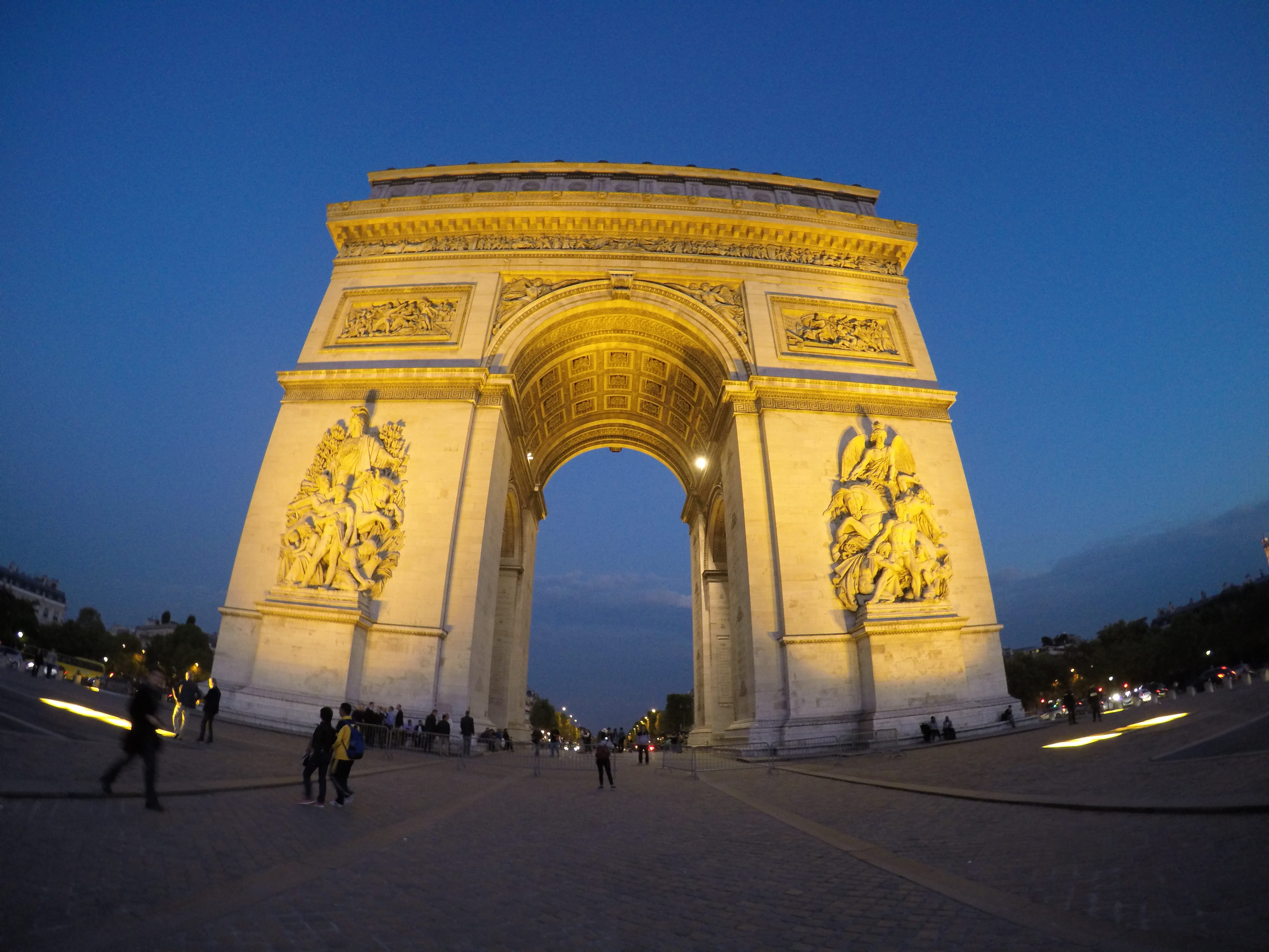 clear sky, travel destinations, sky, incidental people, larc de triomphe de letoile, charles de gualle, city, 4K, architecture, outdoors, monument, paris, HD Wallpaper