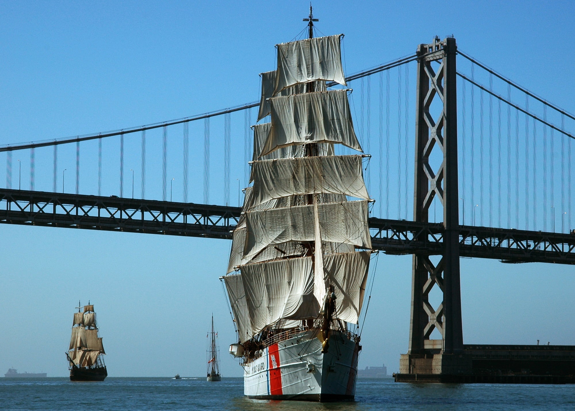 sailboat, san francisco, near, navigation, waterfront, bridge - man made structure, clear sky, barque, coast guard, freight transportation, new York City, HD Wallpaper