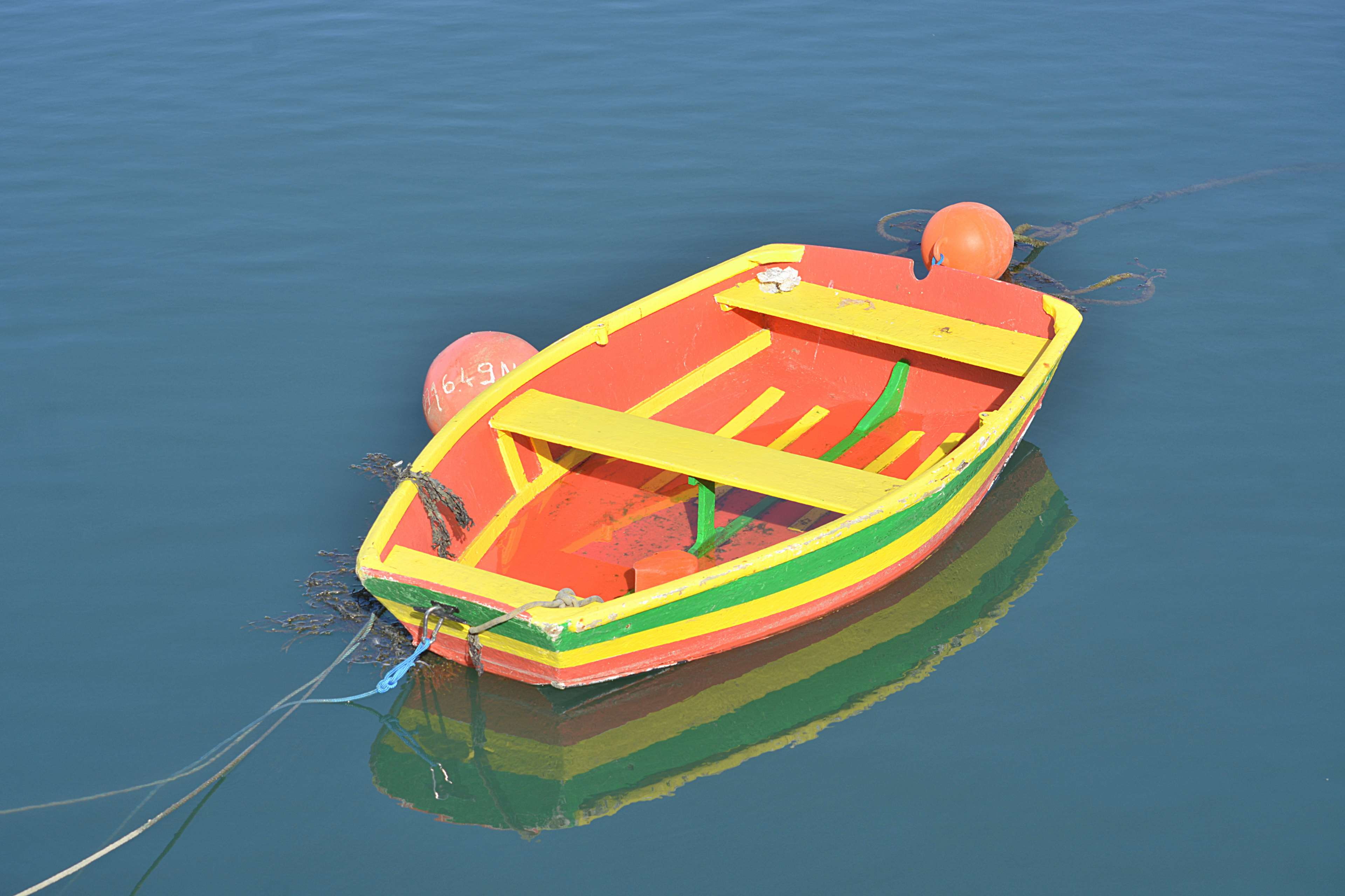 inflatable, floating, eau, bateau, soleil, reflets, no people, moored, lake, day, high angle view, 4K, couleurs, water, transportation, reflection, calme, HD Wallpaper