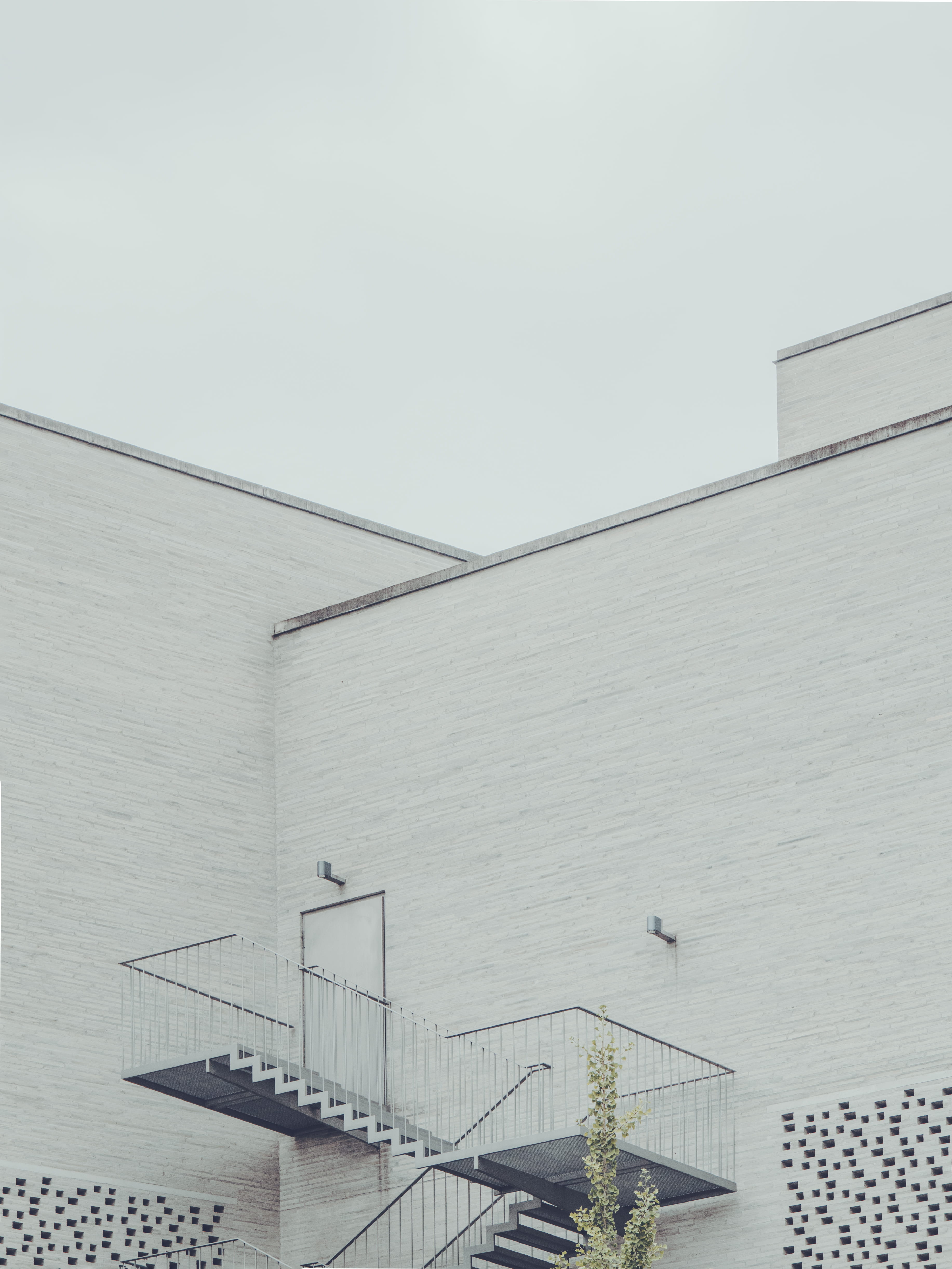 concrete, city, deutschland, built structure, white color, modern, sky, railing, gray, köln, cologne, outdoors, architecture, 4K, stair, low angle view, Phone HD Wallpaper