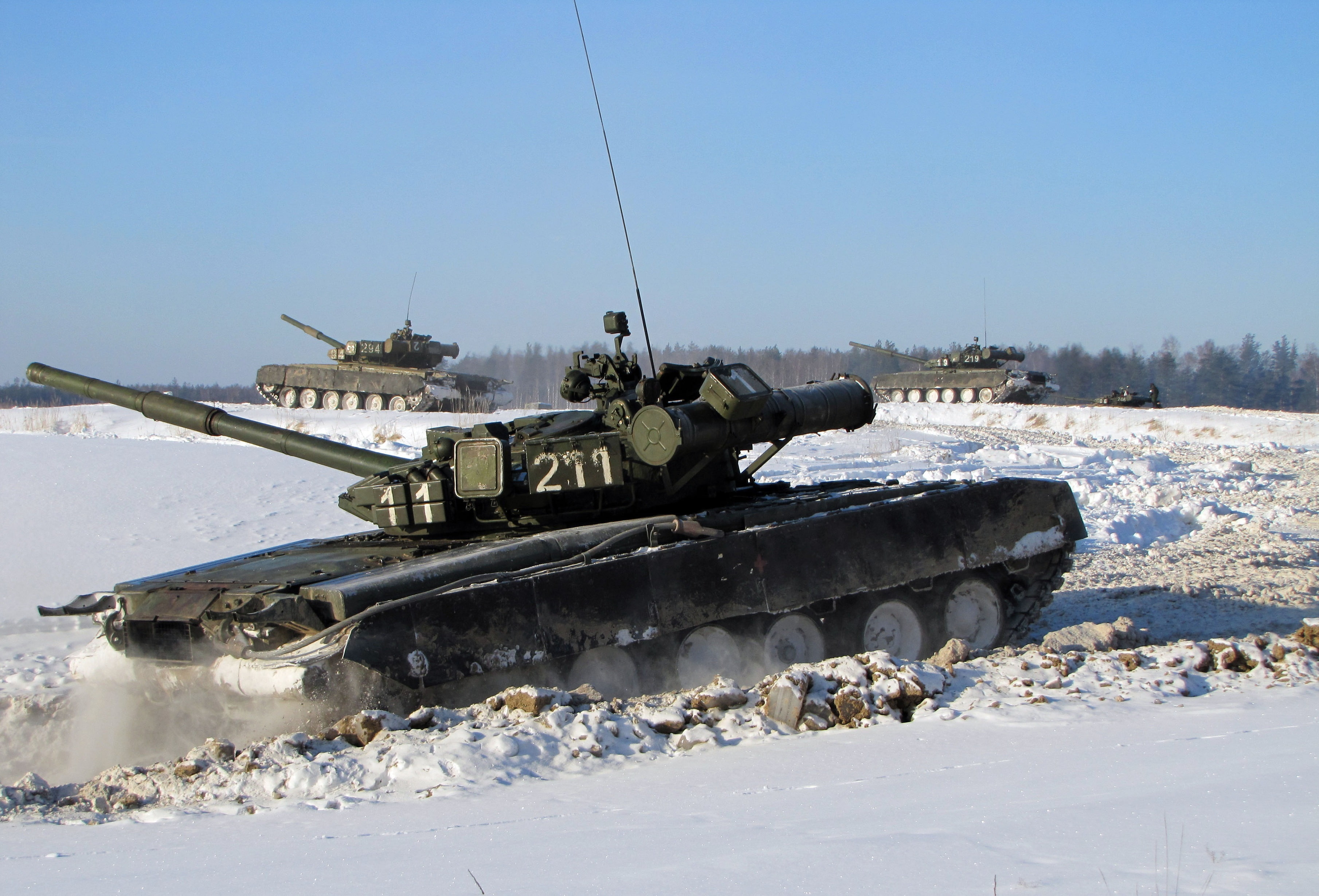 army, weapon, nature, no people, armored tank, conflict, green, T-80 BV, winter, fighting, snow, tank, black, cold temperature, security, government, sky, HD Wallpaper