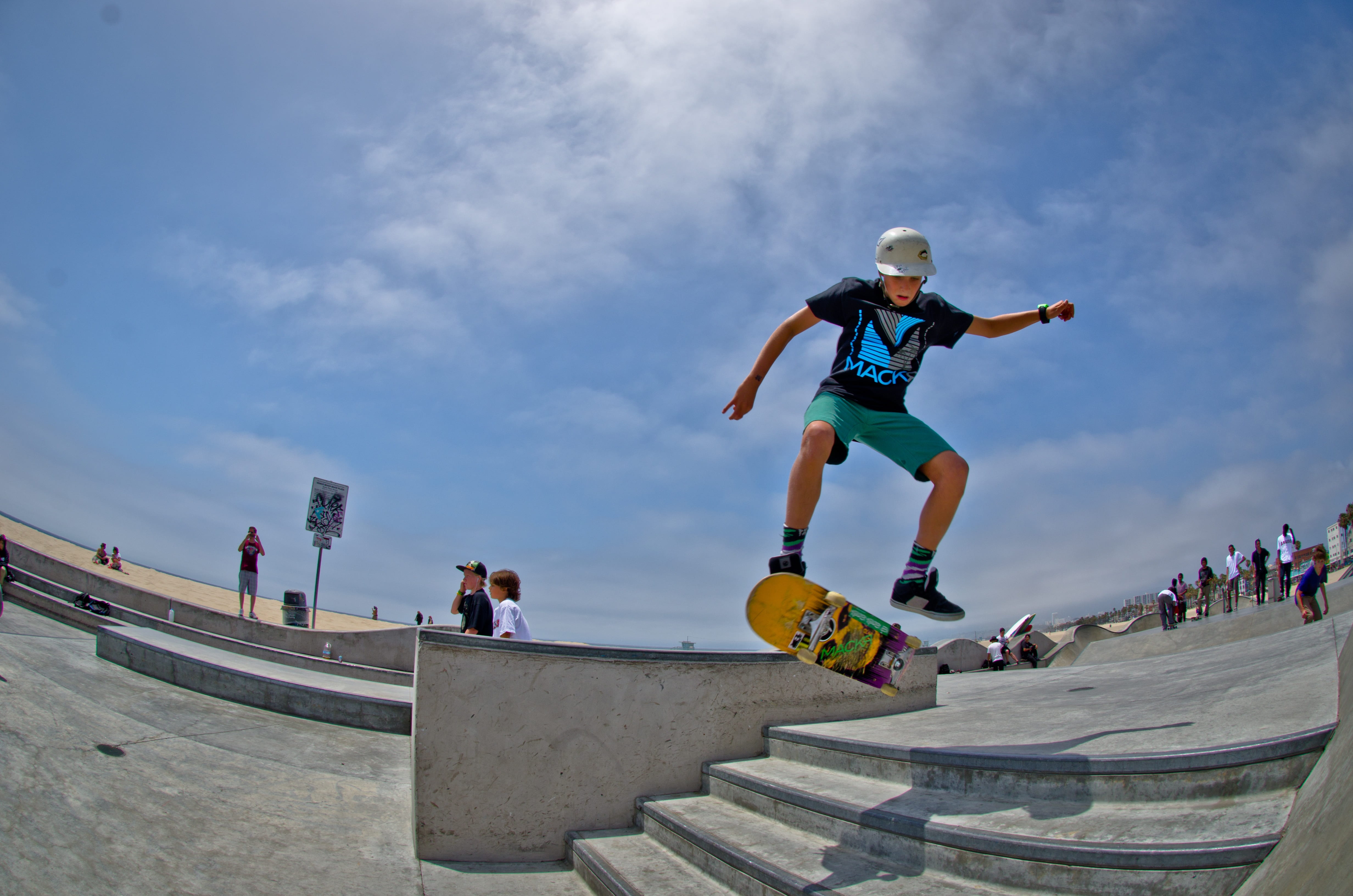 motion, real people, group of people, leisure activity, incidental people, 4K, stairs, day, man, skate park, full length, jump, low angle view, women, HD Wallpaper
