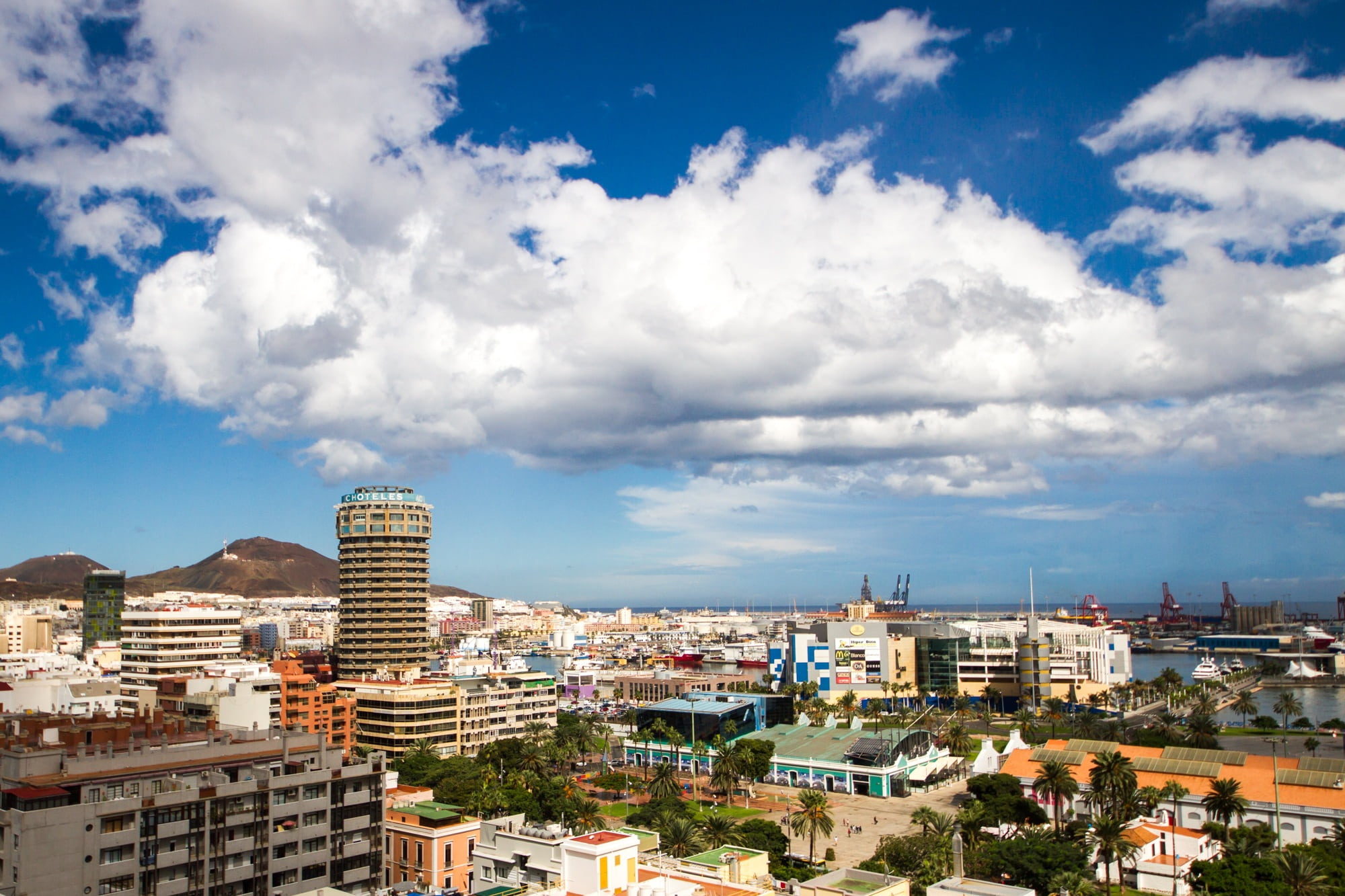 outdoors, cloud, residential district, landscape, city, canary islands, sunny, sky, town, hotel, day, built structure, apartment, crowd, las-palmas, summer, HD Wallpaper