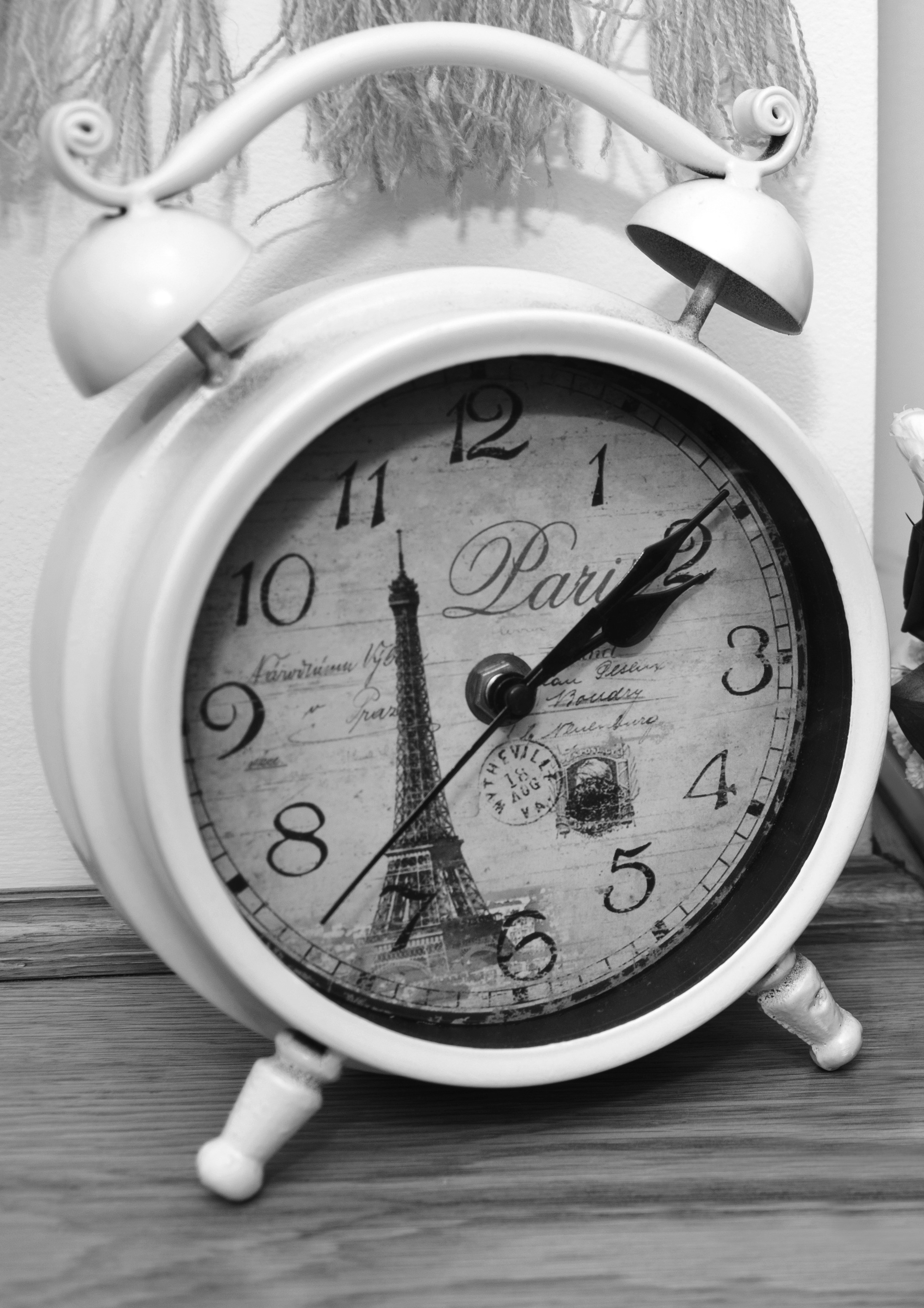 time, shape, no people, clock, roman, clock face, europe, retro styled, famous, antique, indoors, black, table, watch, old-fashioned, romantic, accuracy, Phone HD Wallpaper