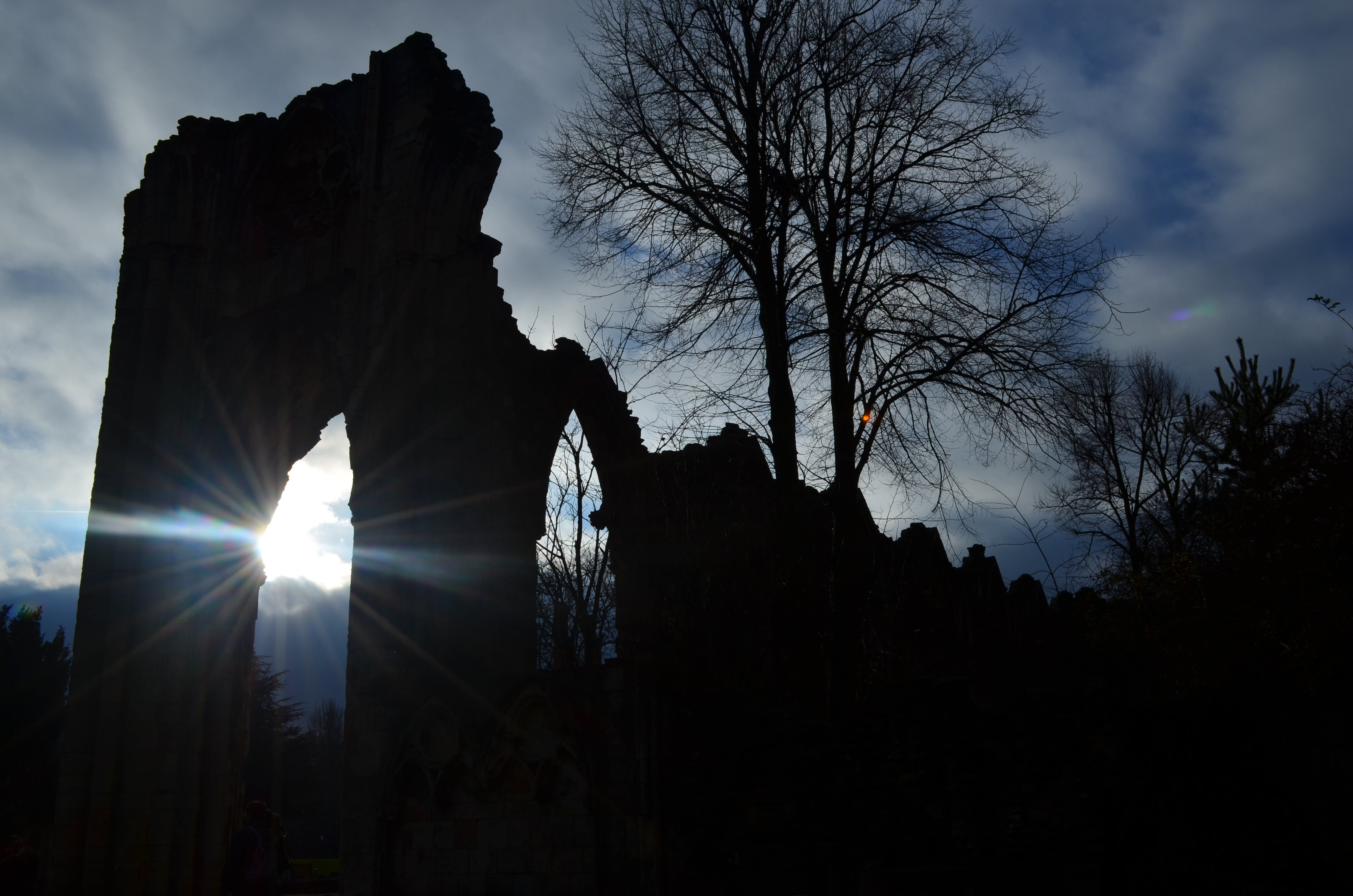 low angle view, architecture, york, landscape, 4K, back lit, sunlight, ruins, plant, silhouette, sunbeam, nature, tranquility, no people, lens flare, built structure, HD Wallpaper