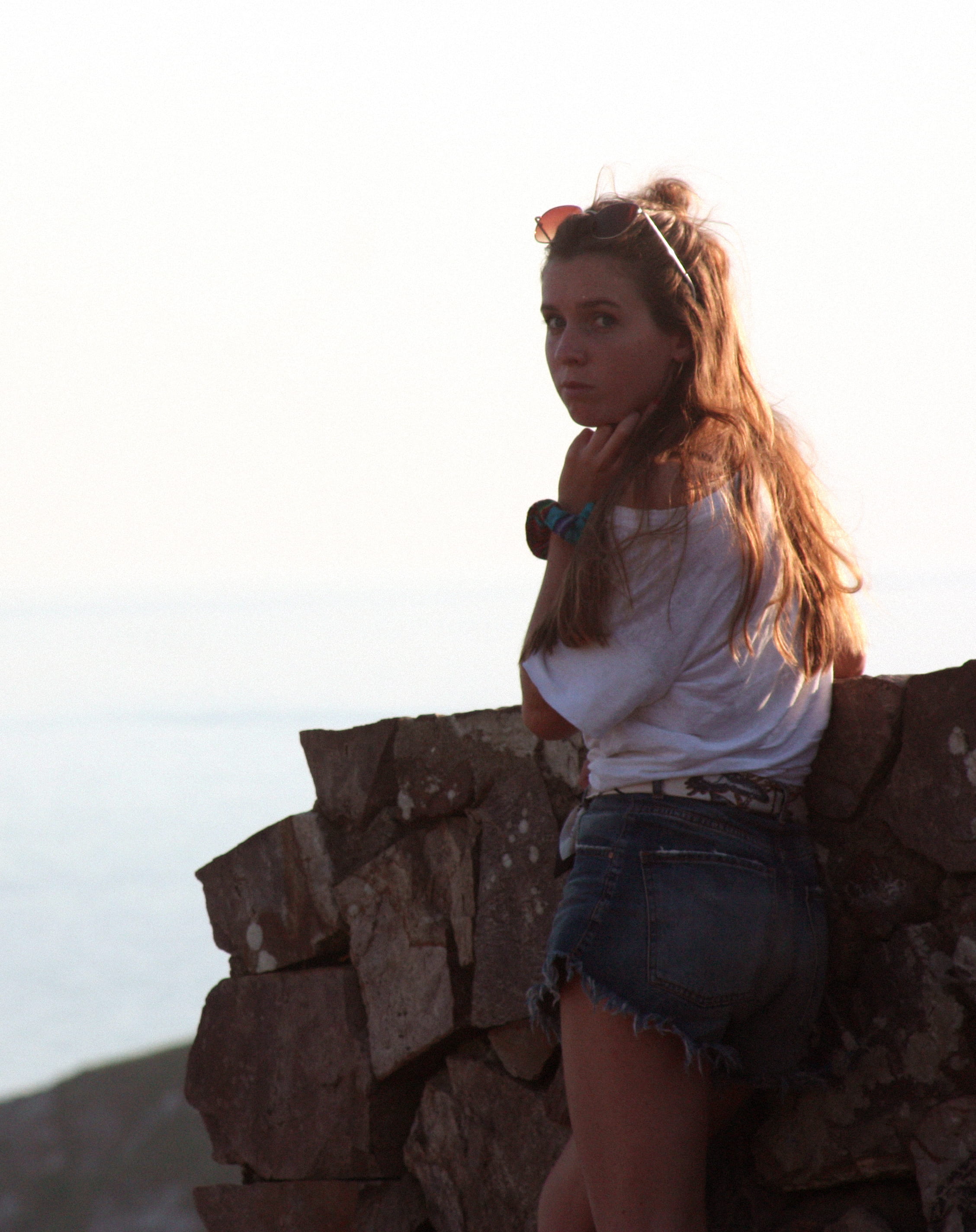 arraial do cabo, horizon over water, solid, outdoors, contemplation, leisure activity, hair, young women, looking, sky, 2K, hairstyle, brazil, casual clothing, Phone HD Wallpaper