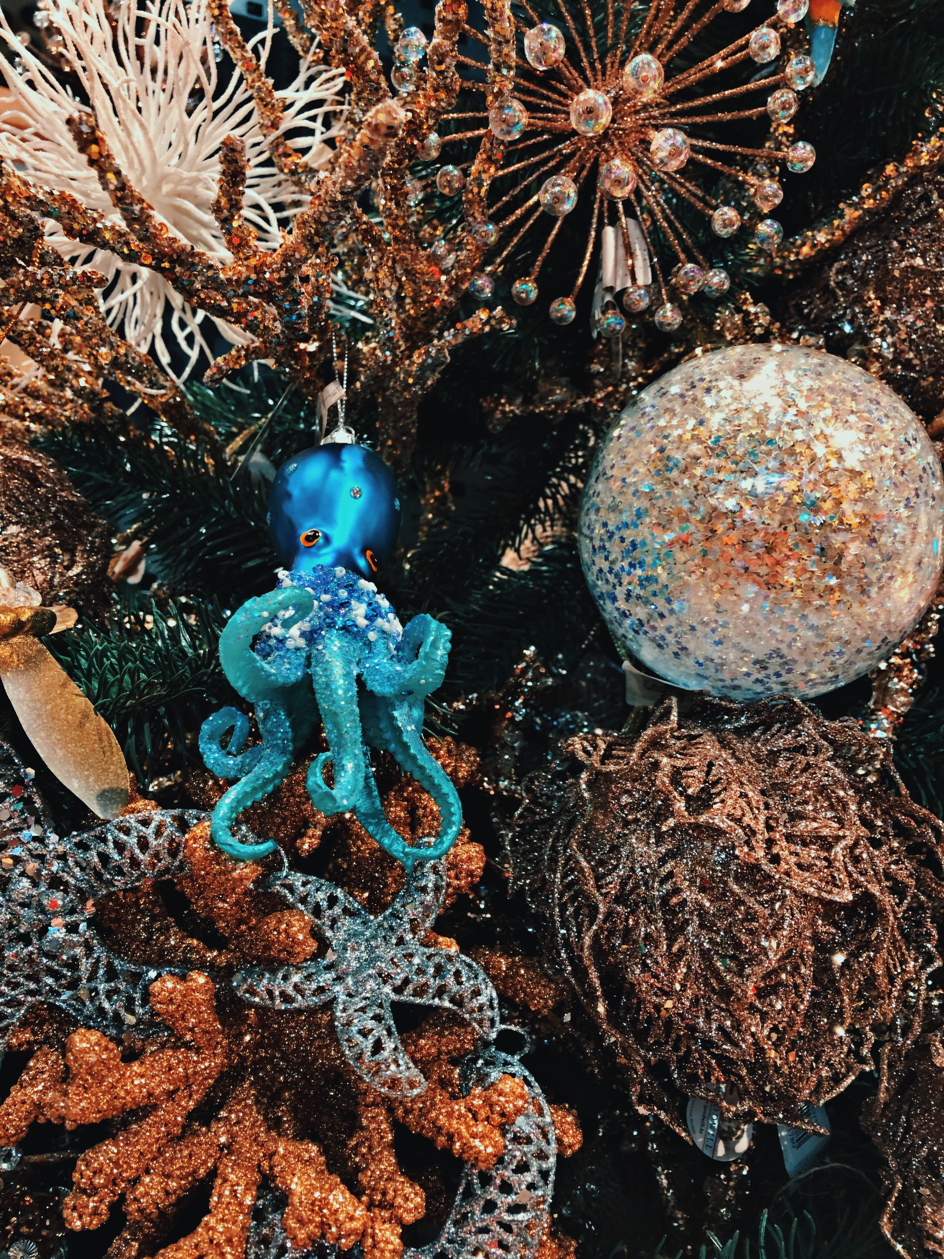 kraken, star, christmas, animals in the wild, underwater, starfish, 2019, nature, christmas ornament, glass, bubble, animal wildlife, ball, silver, close-up, Phone HD Wallpaper