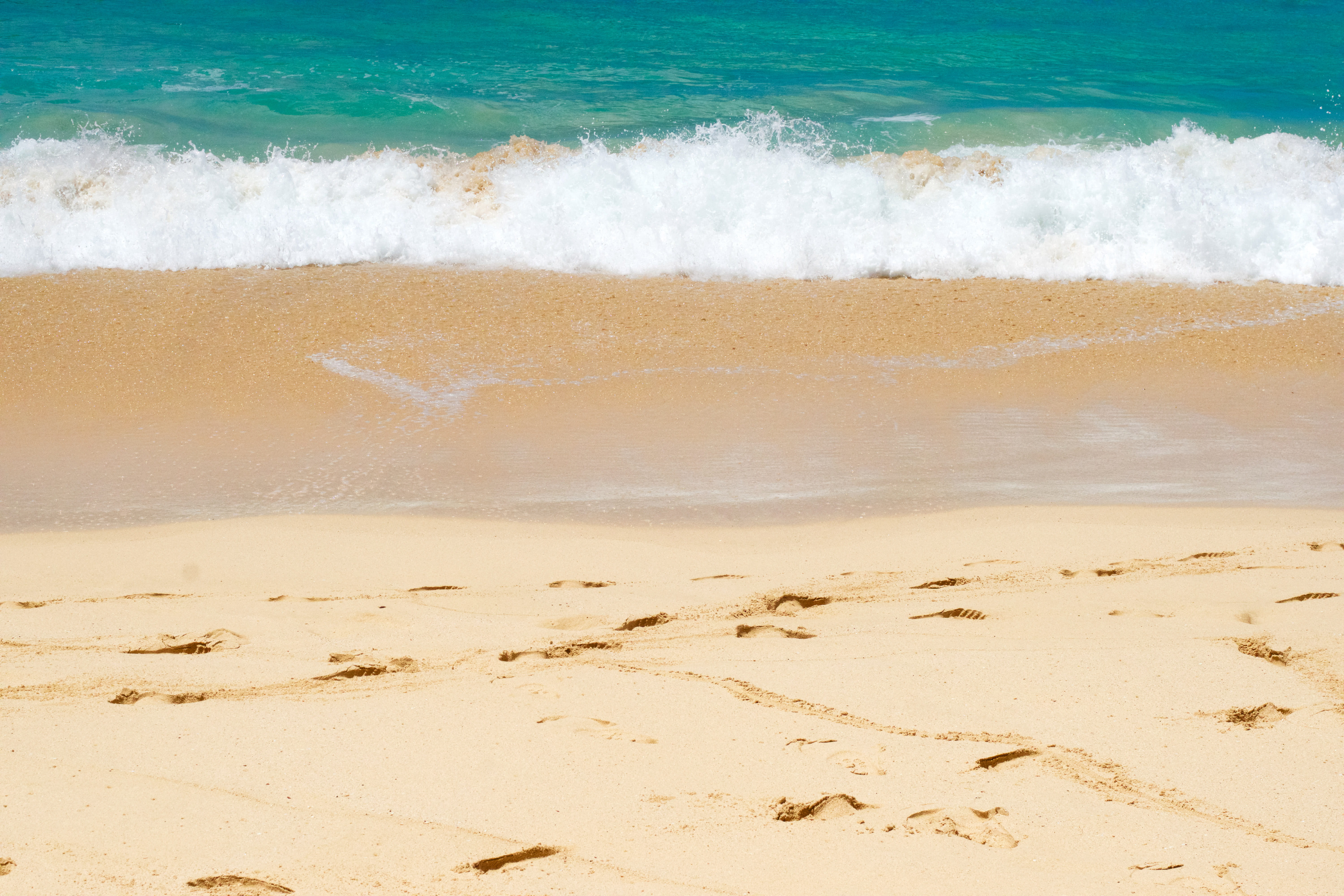 Waves, beaches, sport, summer, power, travel Destinations, sunlight, scenics, sky, outdoors, nature, travel Locations, Crashing, scenics - nature, coastline, HD Wallpaper