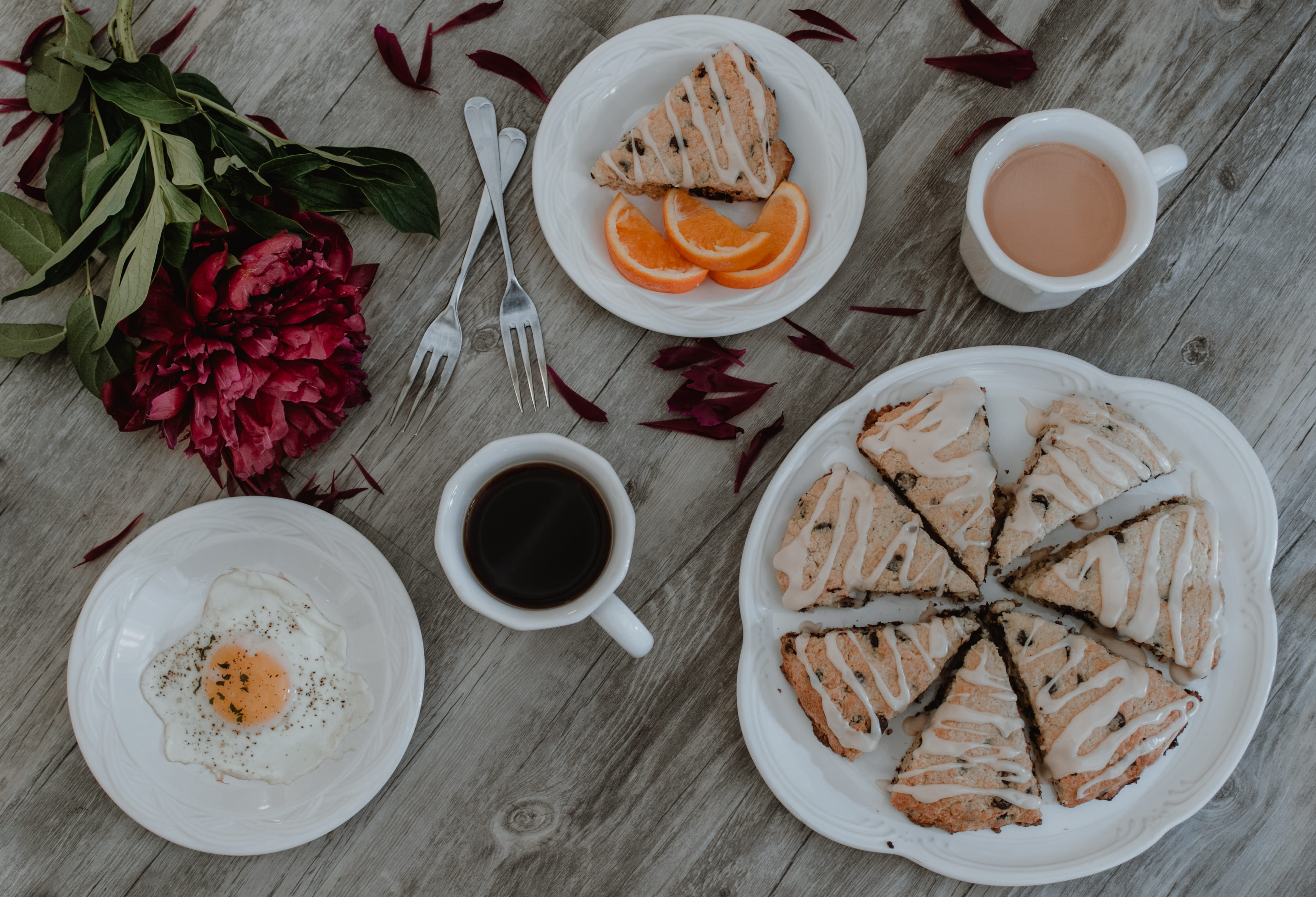 dessert, table, coffee - Drink, freshness, cookie, dinner, baked, sliced, wood - Material, slice, orange, cup, plate, homemade, gourmet, crockery, fruit, HD Wallpaper