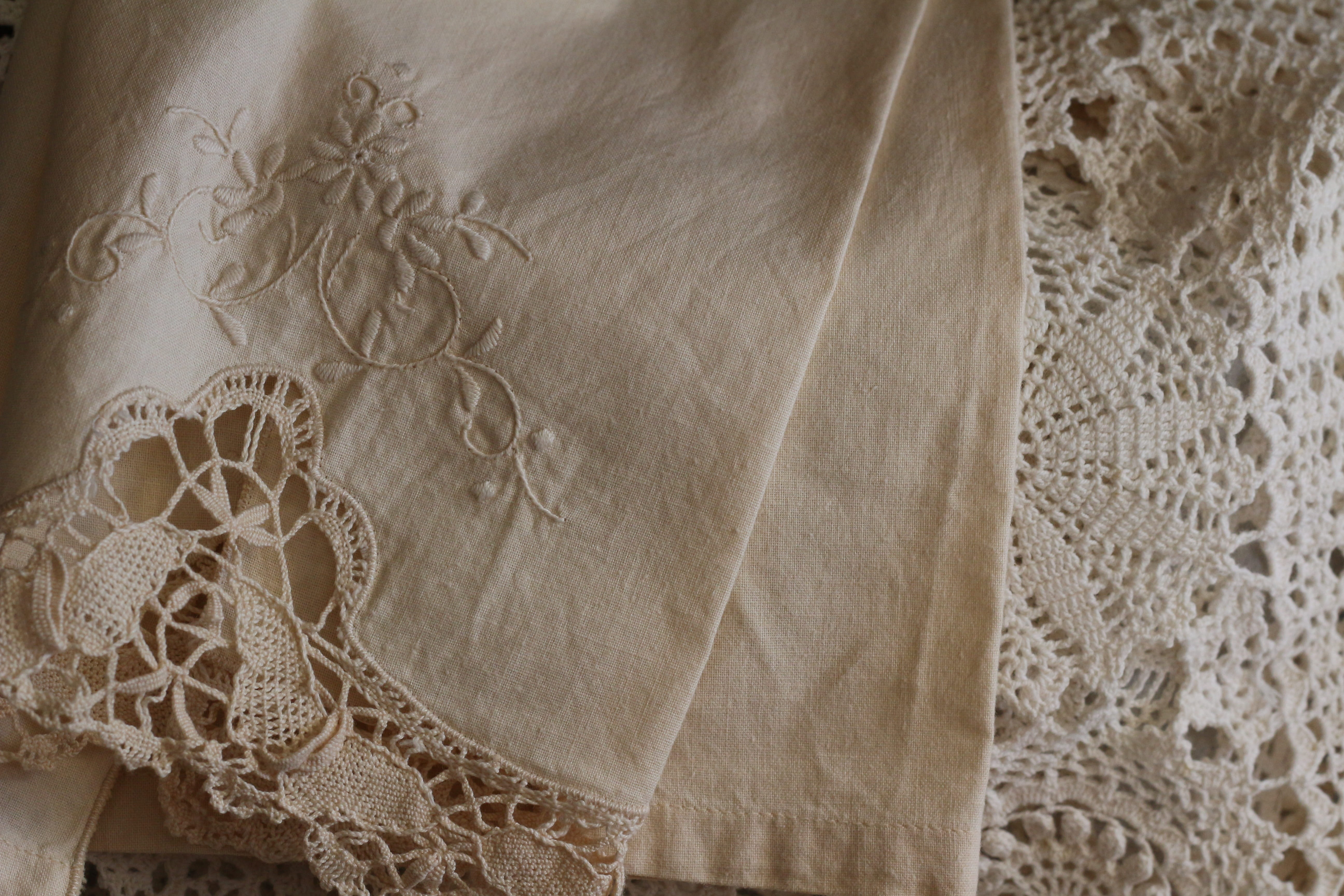 art and craft, lace - textile, decor, white, embroidery, beauty, vintage, lace, fashion, netting, fabric, no people, floral pattern, hairstyle, linen, design, HD Wallpaper