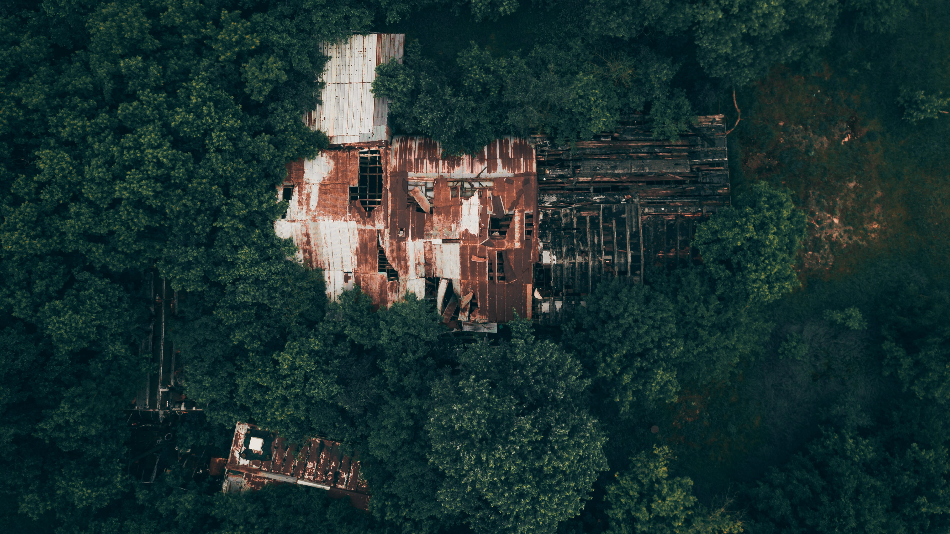 drone view, building exterior, damaged, city, djimavic, rust, eye, houses, wall, plant, no people, view, ruin, architecture, aerial, outdoors, trees, overgrown, HD Wallpaper