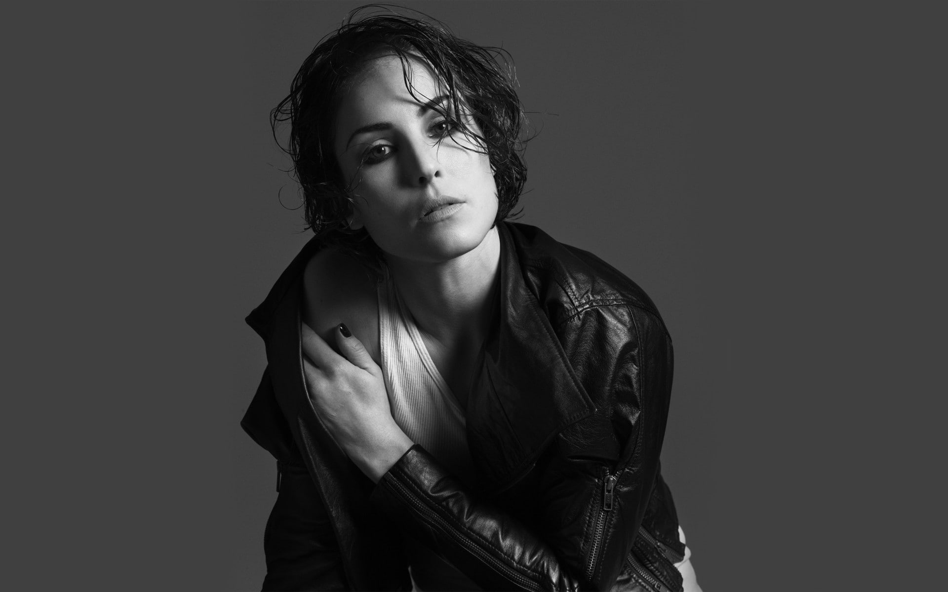 actress, leather jackets, 1080P, Noomi Rapace, monochrome, HD Wallpaper