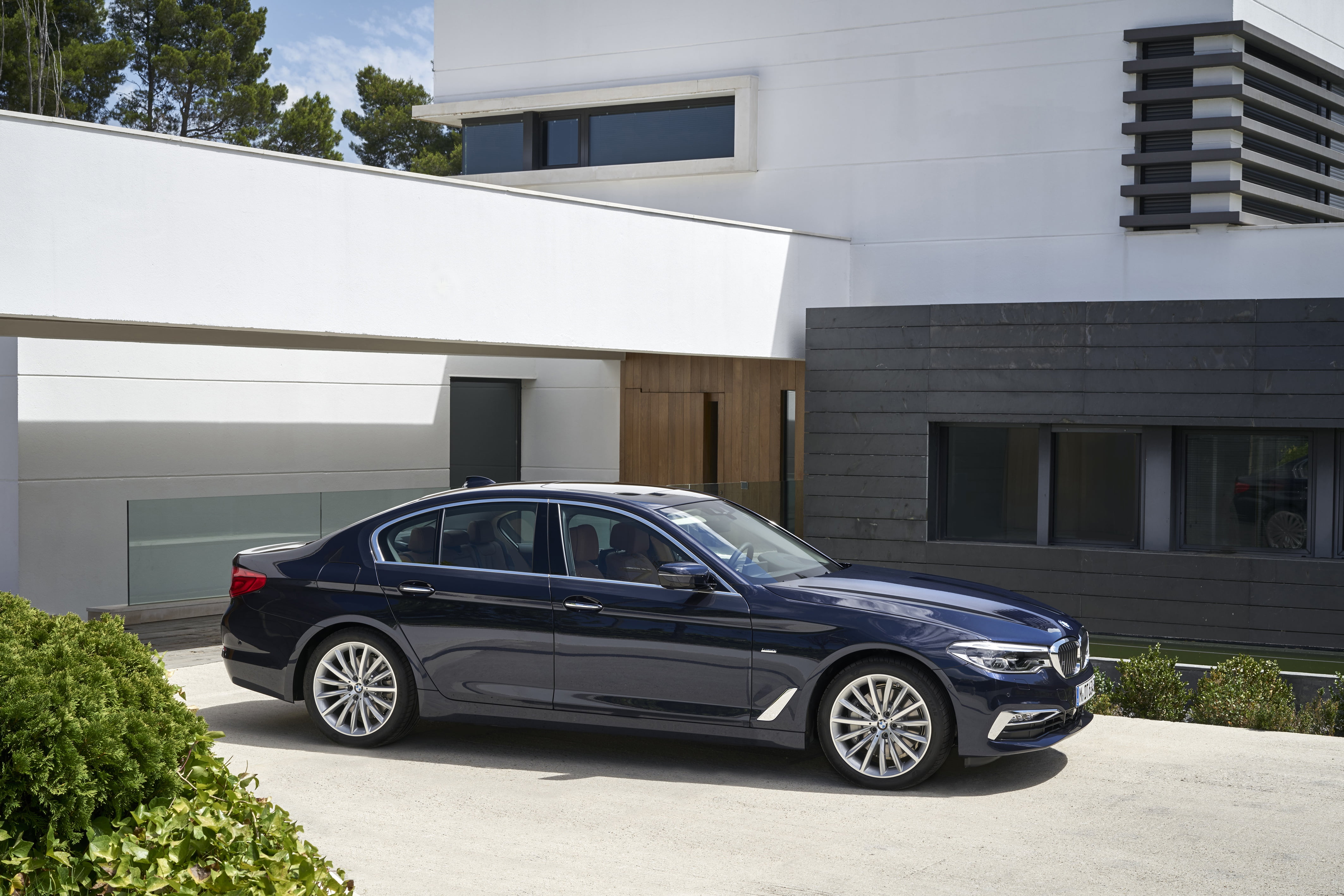 4K, Luxury Line, BMW, vegetation, xDrive, 5-series, 2017, Parking, G30, four-door, sedan, 5, dark blue, house, 530d, HD Wallpaper