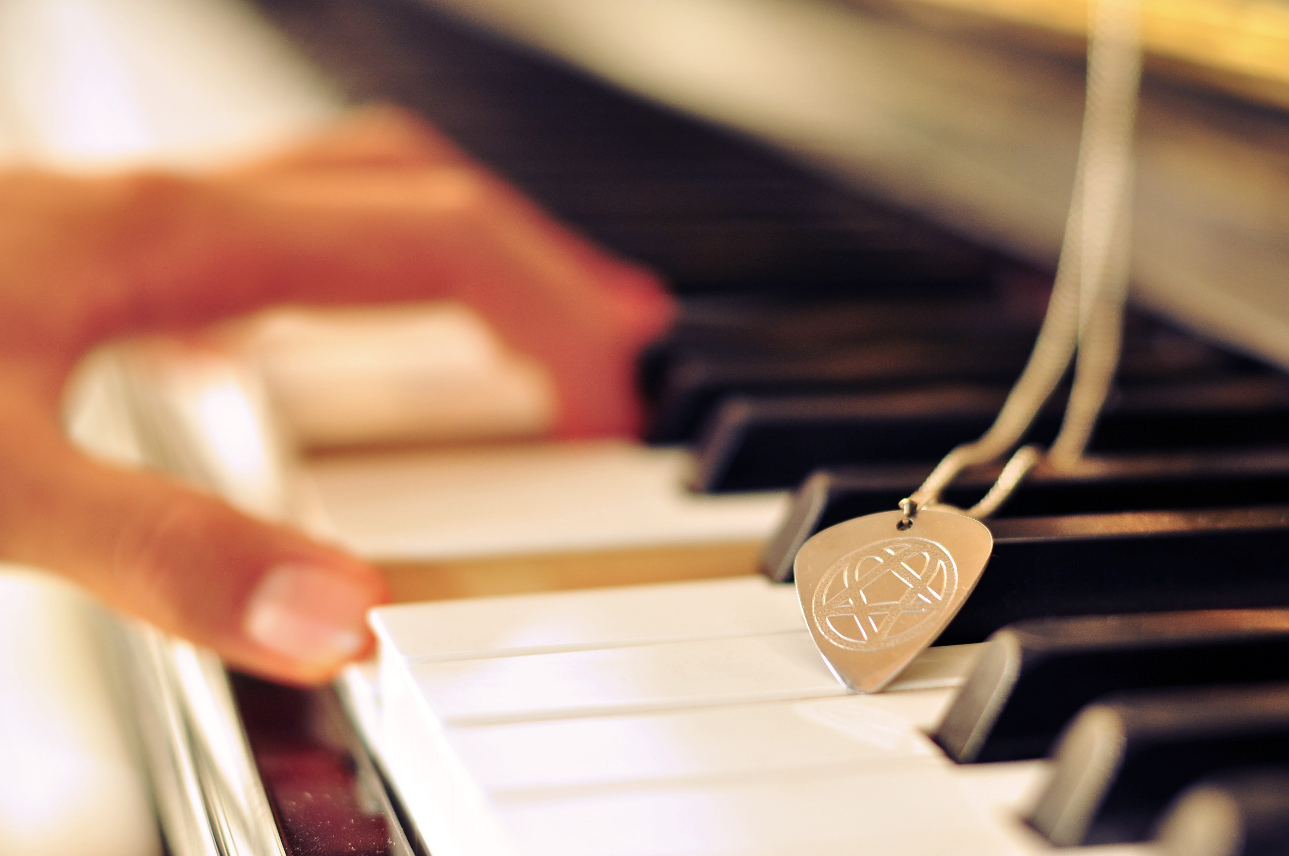 musical equipment, communication, indoors, human hand, close-up, holding, Piano, Music, selective focus, women, occupation, adult, keyboard, people, hand, HD Wallpaper