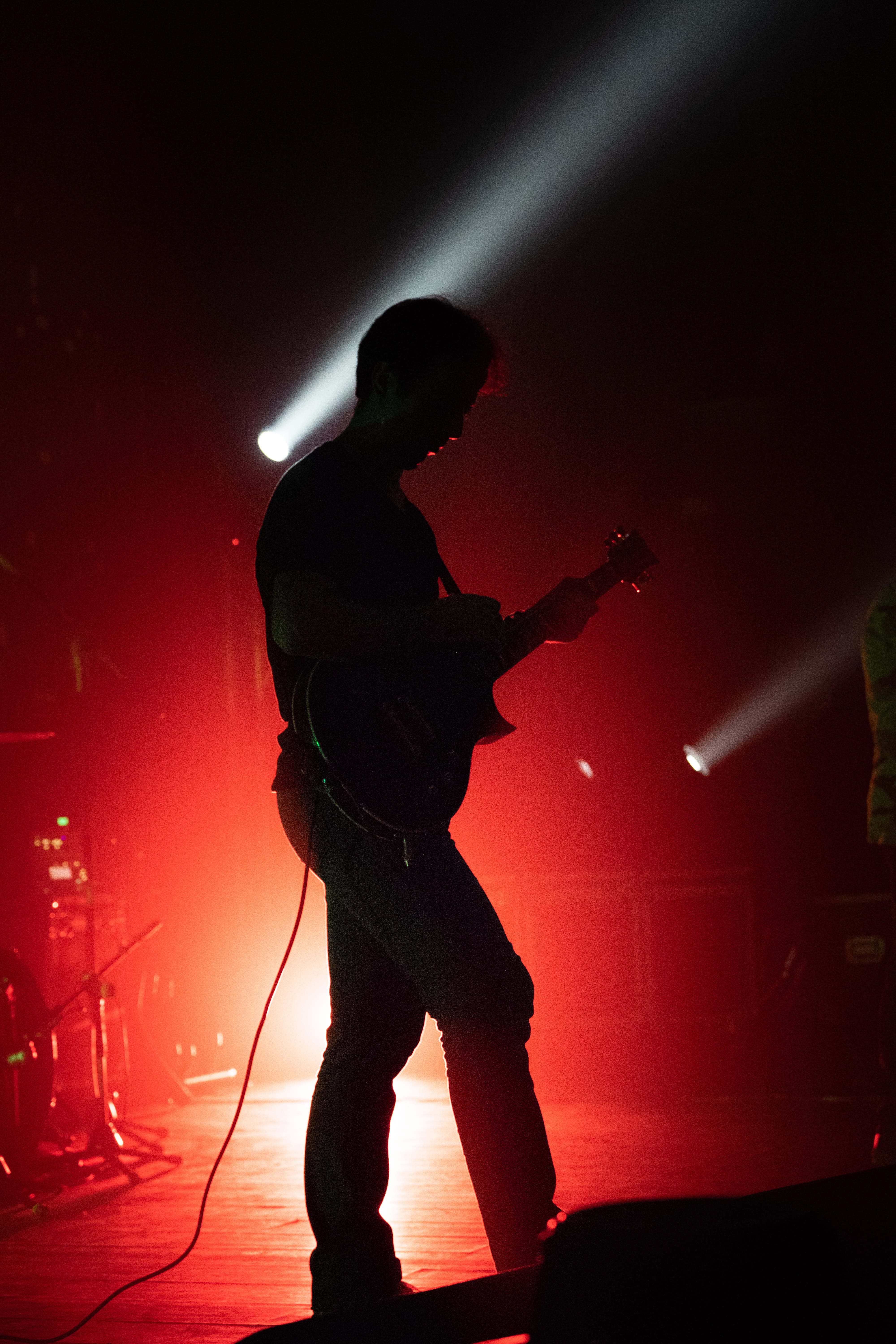  string instrument, nightlife, music, playing, rock music, red, artist, event, musical instrument, plucking an instrument, guitar, electric guitar, Phone HD Wallpaper