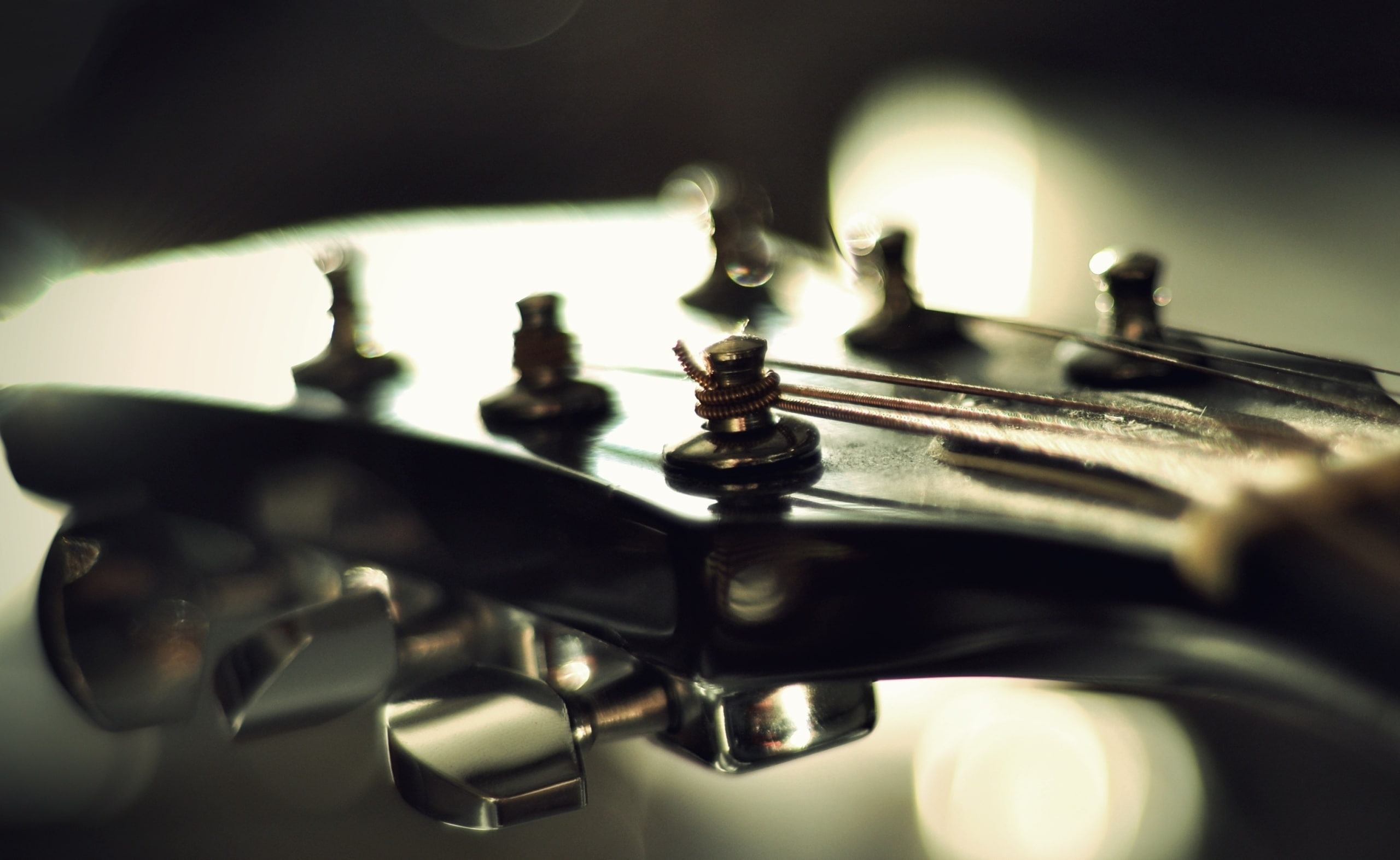 equipment, antique, no people, Guitar, 2K, leisure activity, close-up, machine part, board game, leisure games, motion, retro styled, old, technology, HD Wallpaper