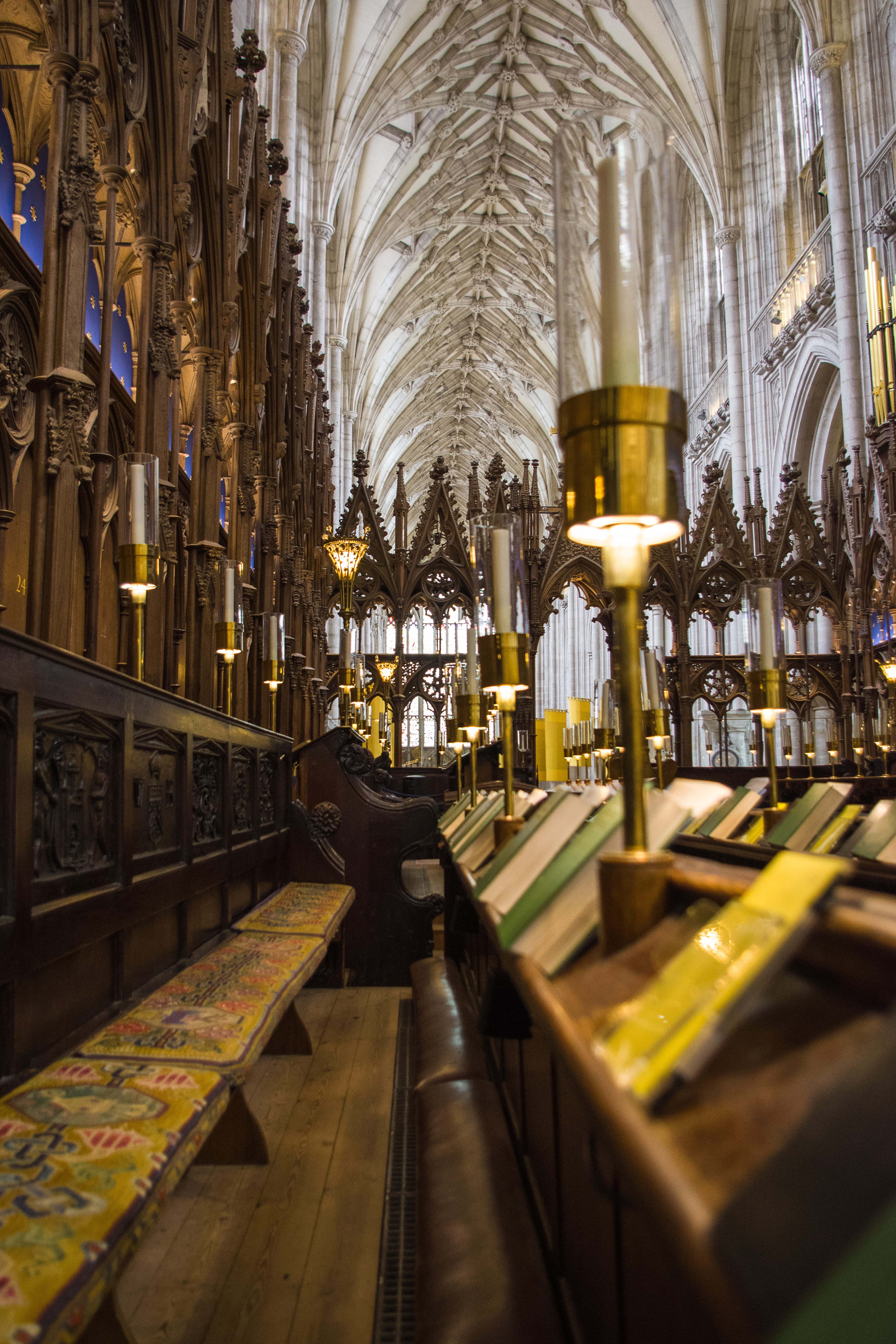 aisle, no people, winchester, architectural column, choir, architecture, choir stalls, nave, pew, sing, built structure, bench, song book, belief, luxury, Phone HD Wallpaper