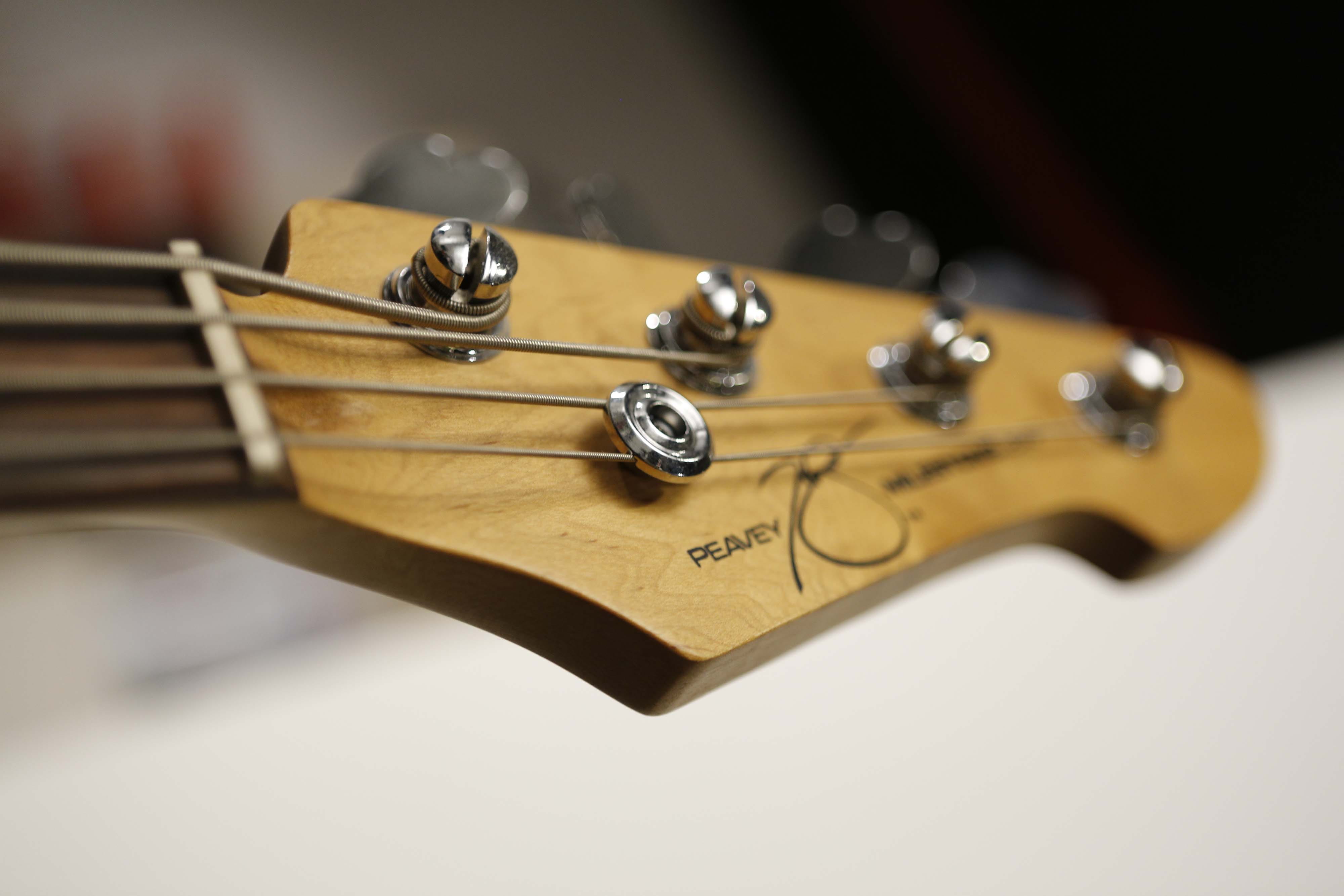 guitat, focus on foreground, jewelry, love, close, 4K, silver colored, guitar, close-up, table, wood, indoors, musical instrument, white background, leisure activities, HD Wallpaper