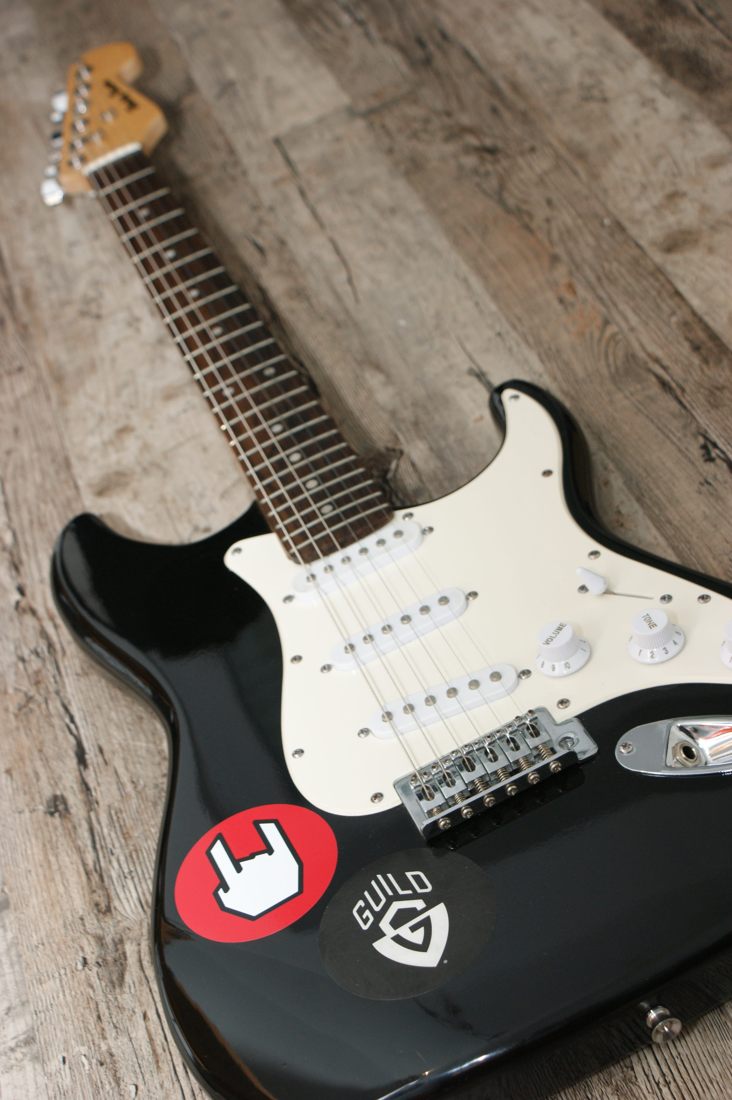 sound, music, electric Guitar, stratocaster, rock Music, rock guitar, musical equipment, instrument, white, string Instrument, stringed instrument, arts And Entertainment, Phone HD Wallpaper