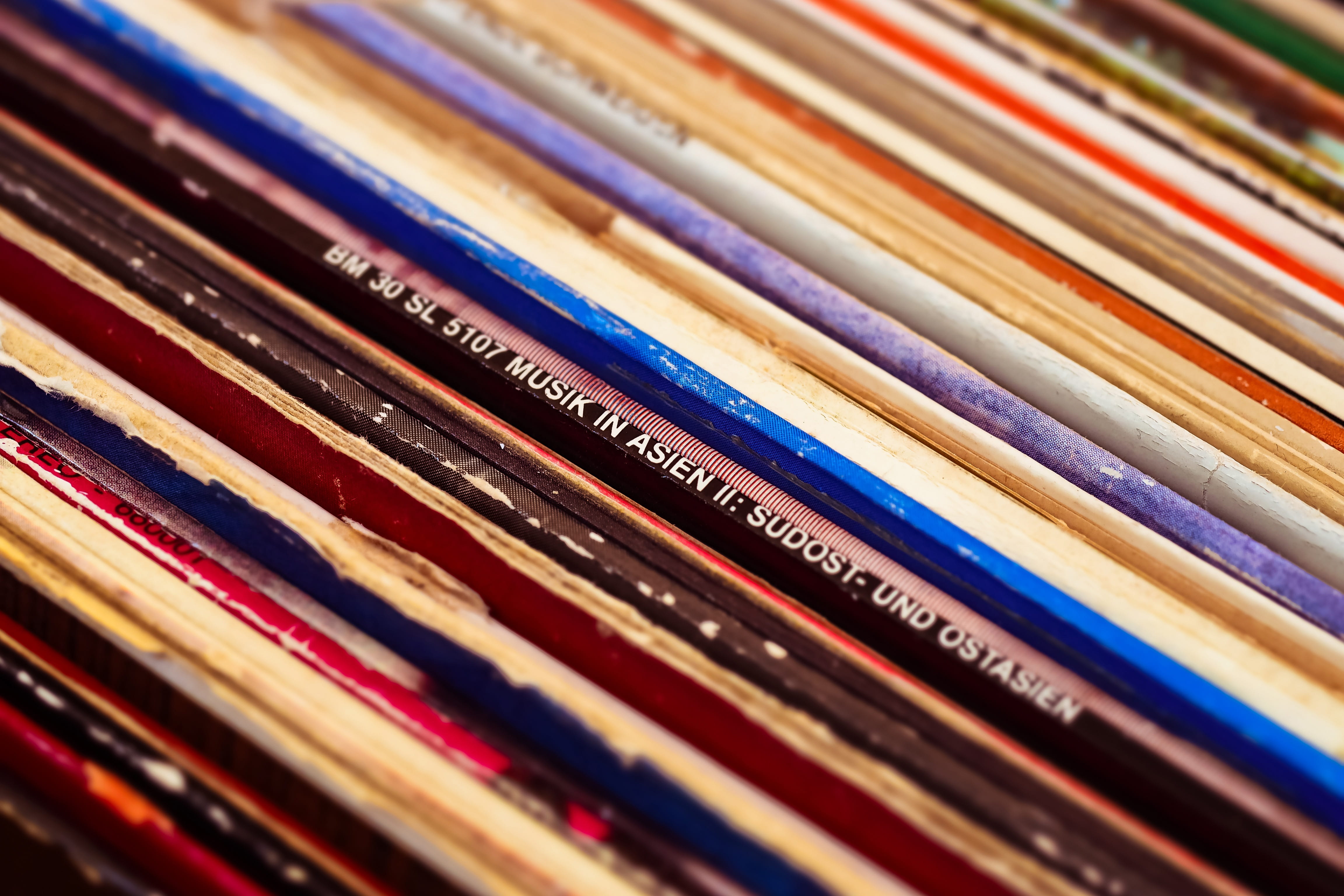 multi colored, nostalgia, arrangement, music, in a row, full frame, text, backgrounds, tonkunst, used, tinge, western script, vinyl, flea market, texture, HD Wallpaper